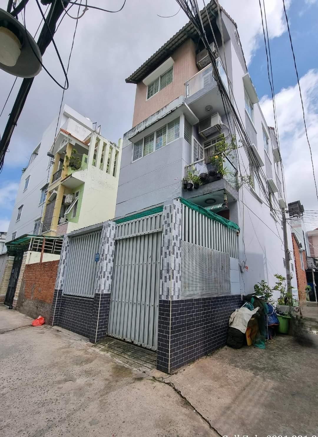 Gia đình tôi cần bán gấp cần nhà ngang 5m nở hậu dài 14m 3 tầng giá 5.95 thôi