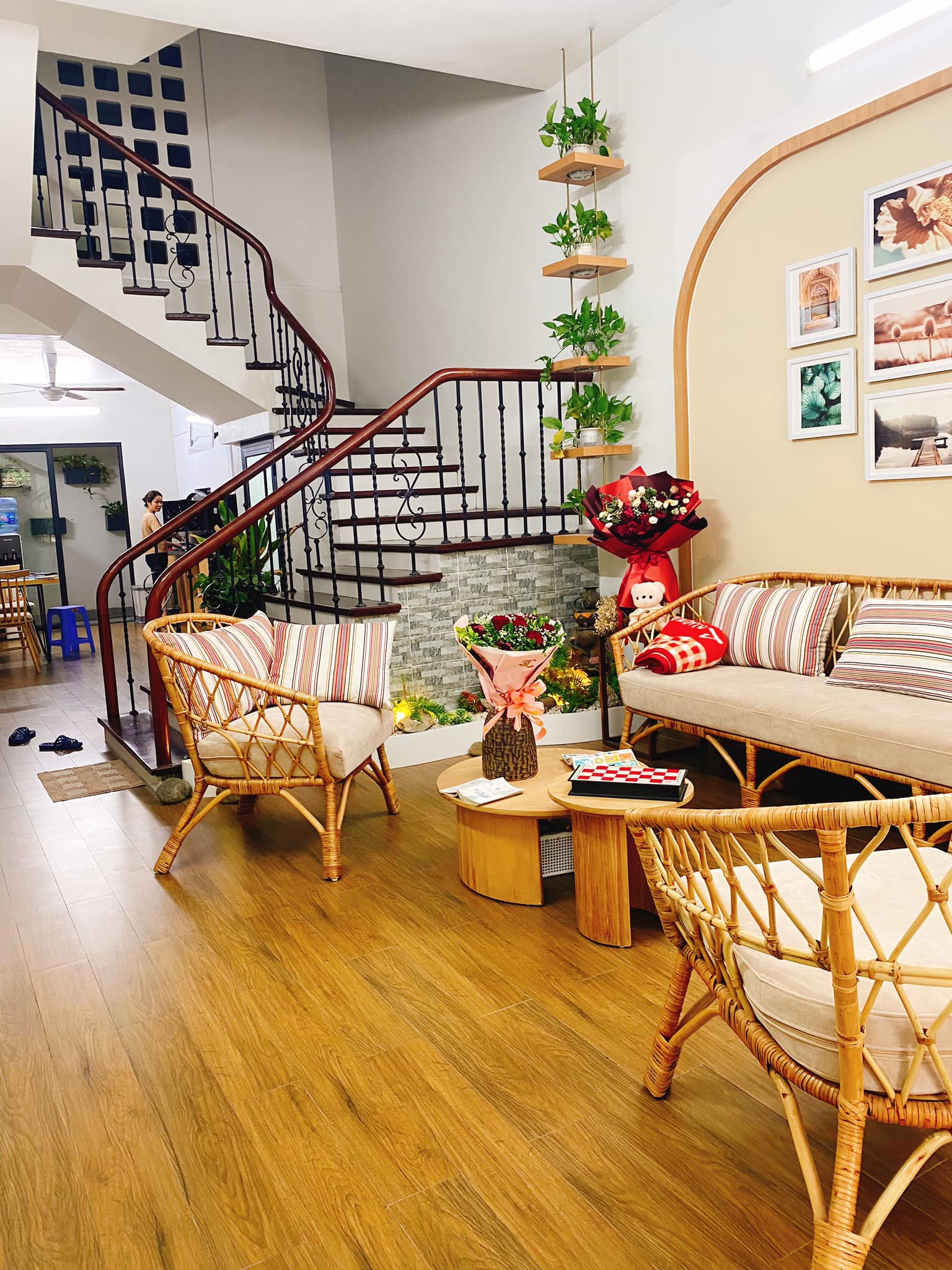 NHÀ SIÊU ĐẸP KHU TÁI ĐỊNH CƯ TU HOÀNG PHƯƠNG CANH Ô TÔ TRÁNH - NỘI THẤT SANG TRỌNG.