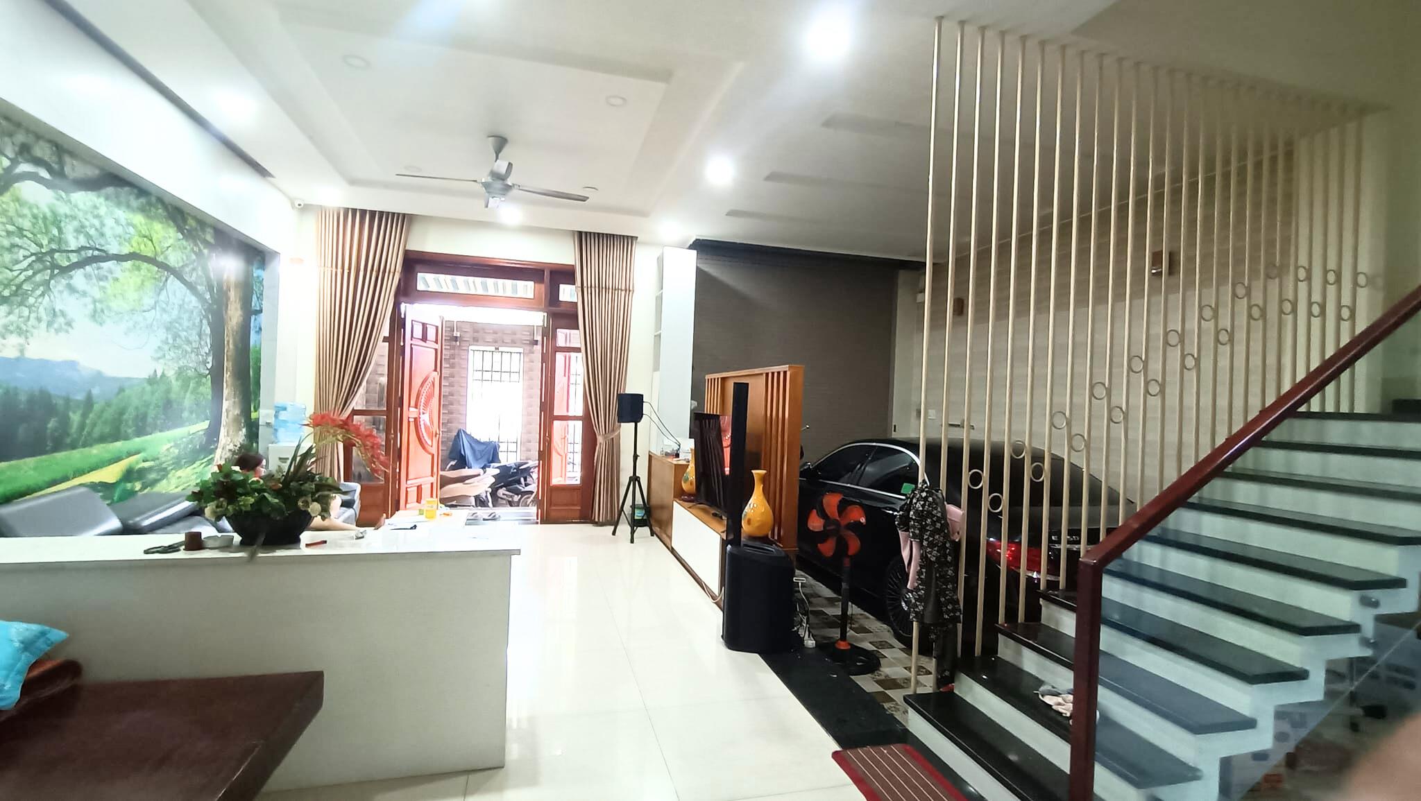 Nhà Đẹp Sang Trọng 3 Tầng Hiện Đại Lê Thị Riêng Thới An Quận 12.