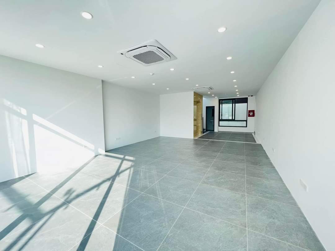 Bán nhà phố Cự Lộc - Diện tích 100m2 - Xây mới 8 tầng thông sàn - Vị trí đẹp, Giá tốt.