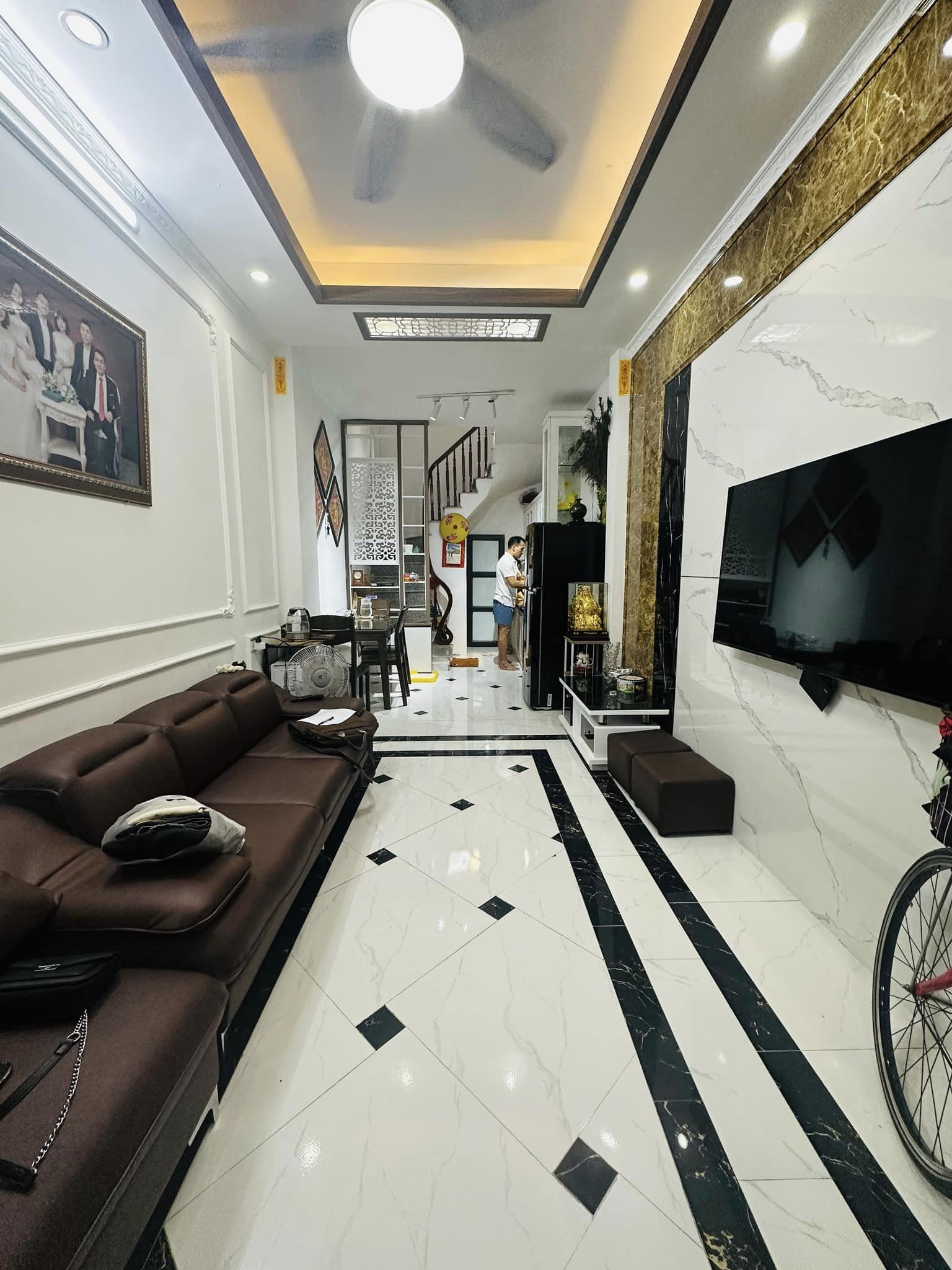 Bán nhà Cổ Nhuế 32m2 - 6 tầng 3 ngủ - mới đẹp chỉ hơn 3 tỷ.