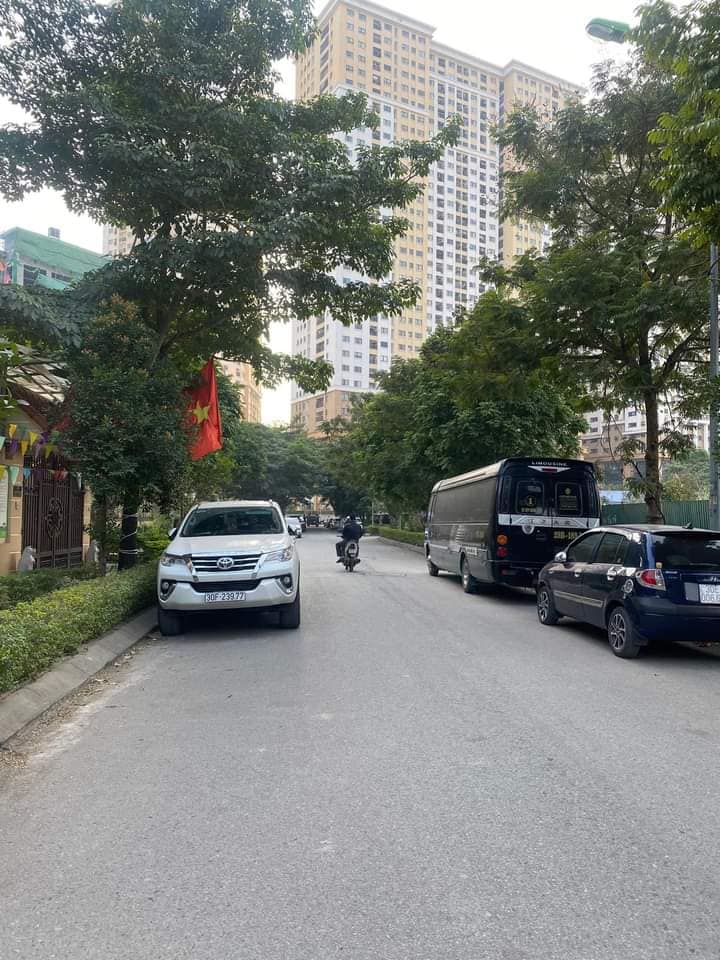 Khuất Duy Tiến đường 10m phân lô, vỉa hè 40m giá 6.7 tỷ.