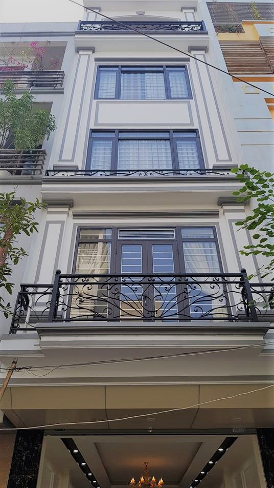 Bán căn nhà phố Hoàng Hoa Thám DT 35m2 x5 tầng MT 3.6m giá 4,4 tỷ