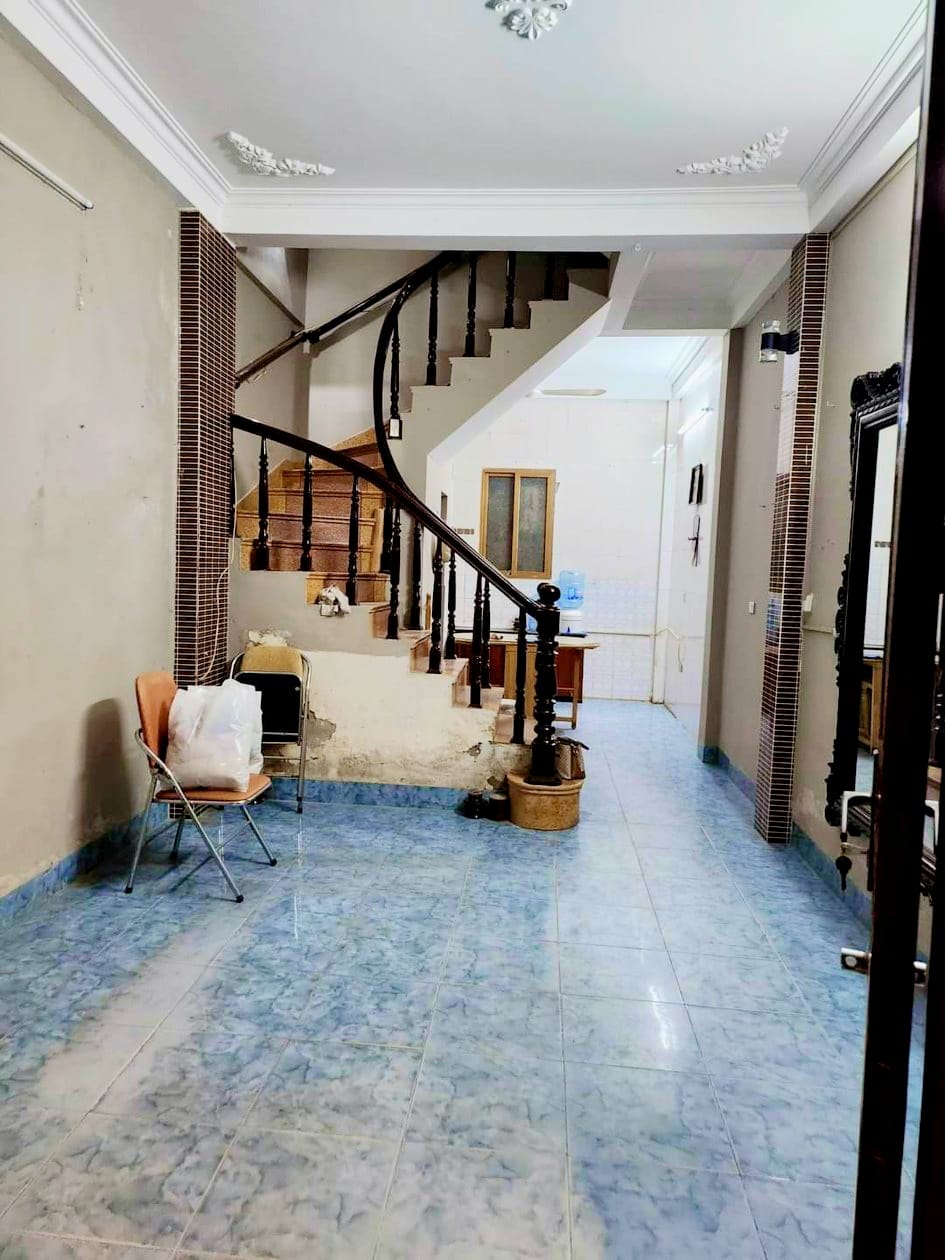 CHỦ CẦN TIỀN MUỐN THÀNH KHOẢN NHANH CĂN NHÀ 4 TẦNG SỔ ĐỎ 32M2 GIÁ CHỈ 3.3 TỶ ( 3 P NGỦ ) BÁN THEO HIỆN TRẠNG NHÀ CŨ NHƯ.