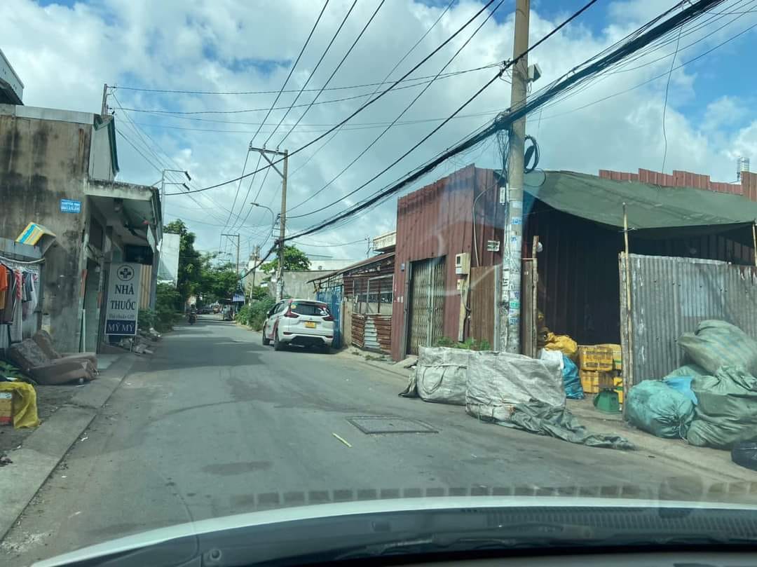 Bán nhà - Lê Đình Cẩn - Bình Tân -128M2 - CHỈ HƠN 3 TỶ - BÁN ĐẤT TẶNG NHÀ NÁT - ĐƯỜNG XE TẢI