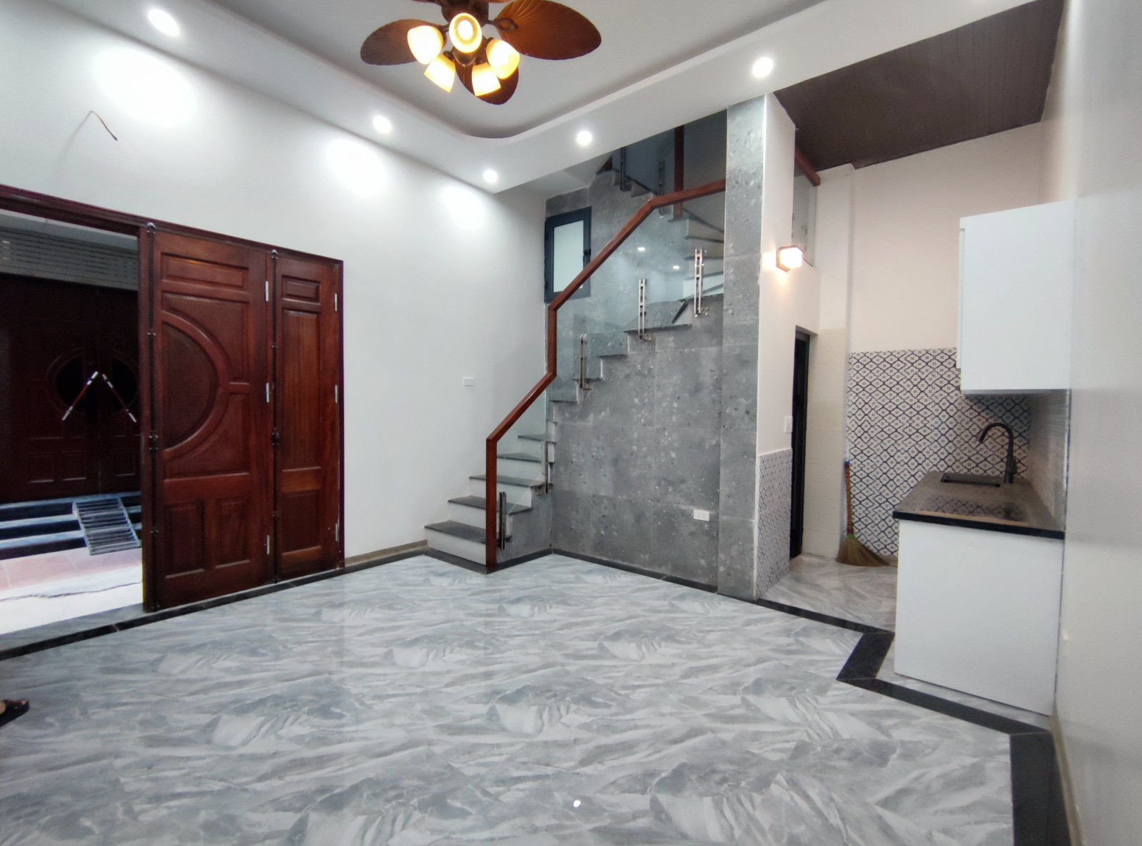 BÁN GẤP NHÀ THÁI HÀ, 36m2x 3T, MT6.3m, Ô TÔ ĐỖ CỔNG, LÔ GÓC, KINH DOANH, CHỈ HƠN 4 TỶ