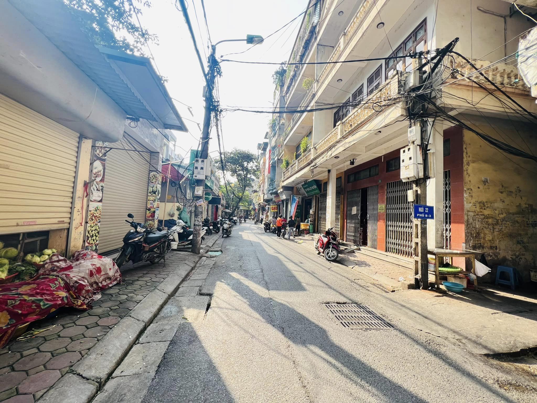 BÁN NHÀ MẶT ĐƯỜNG PHỐ 8/3 100M2 4 TẦNG – MỘT PHỐ 1 NGÕ- KINH DOANH SẦM UẤT – GIÁ 16 TỶ.