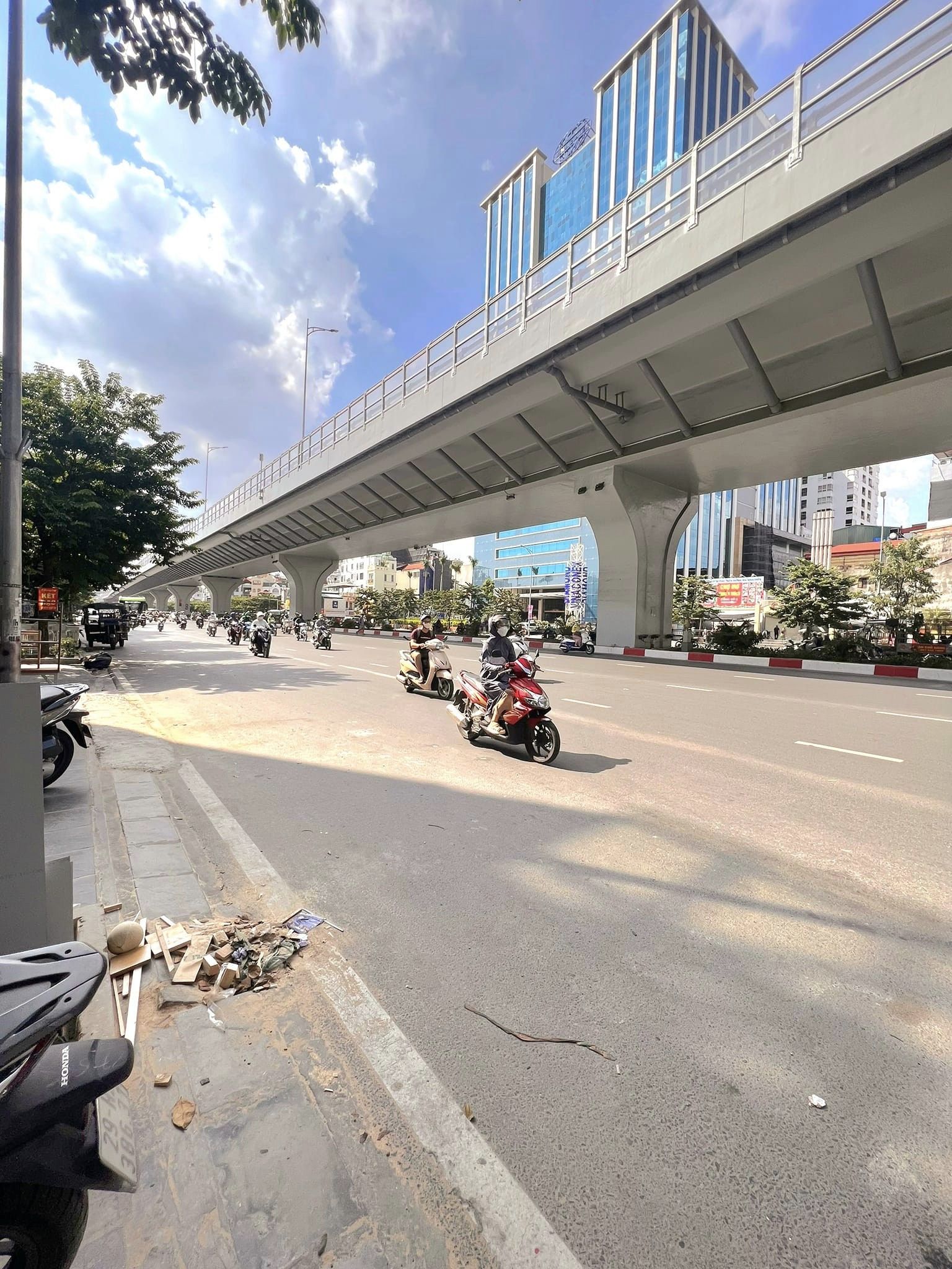 BÁN NHÀ MẶT PHỐ MINH KHAI 36M2 5 TẦNG – CÒN RẤT MỚI- KINH DOANH SẦM UẤT – GIÁ 13.6 TỶ.