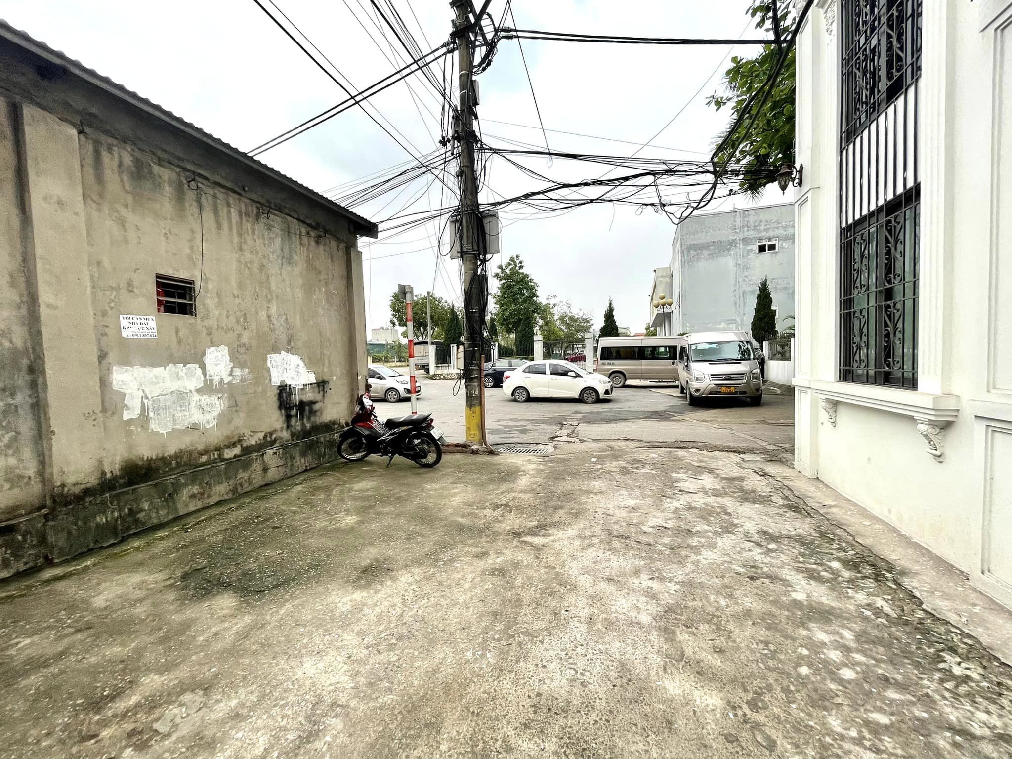 Bán nhà C4 Sài Đồng, ngõ oto, kinh doanh giá 2,x tỷ thương lượng.