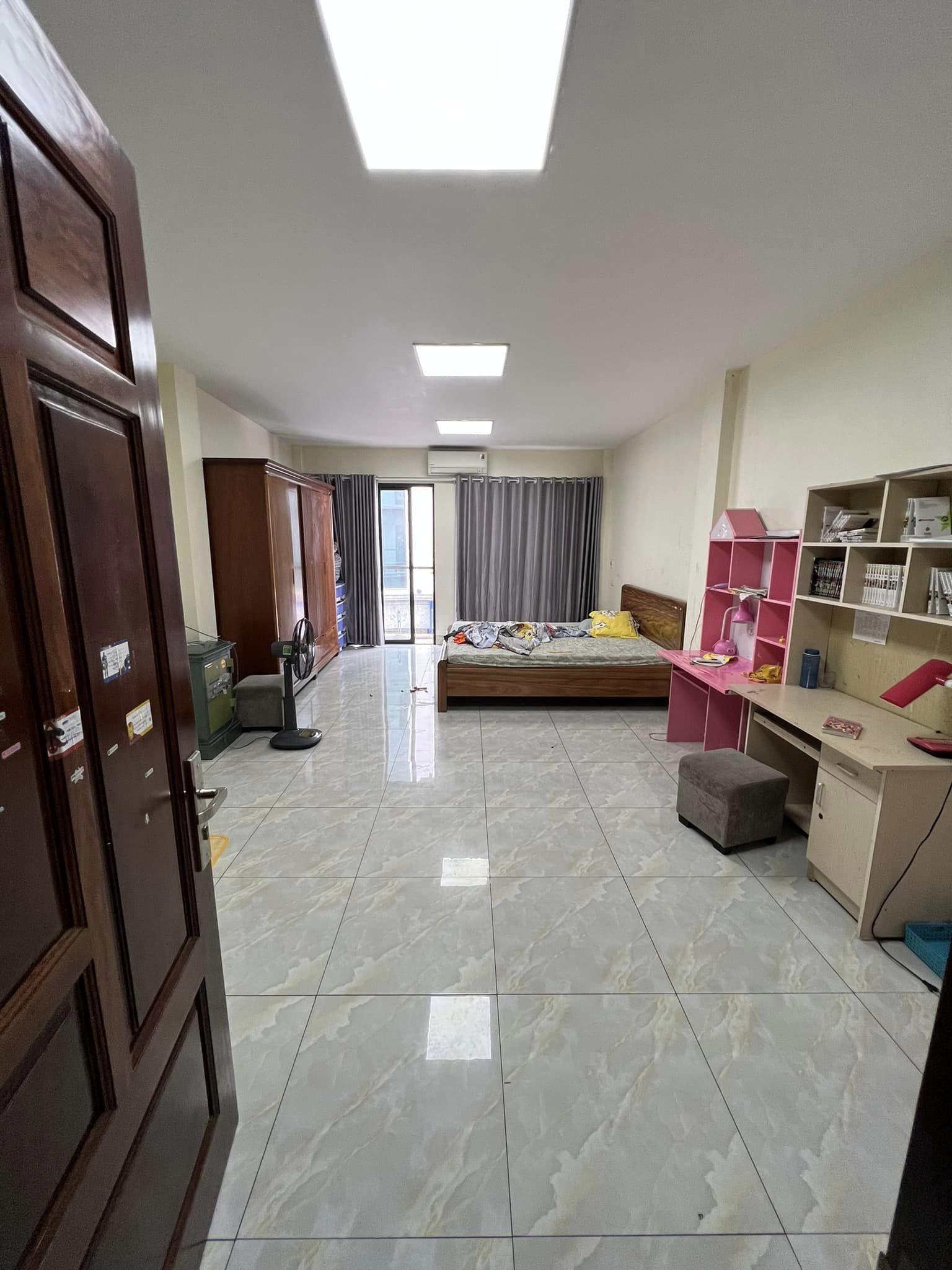 Chính chủ cần bán gấp mặt Phố Mễ Trì Thượng 45m2 - 12,6 tỷ - 7 tầng thang máy kinh doanh.