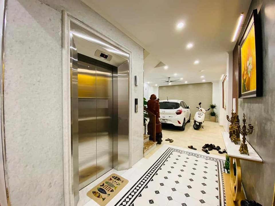 Phố Tứ Liên, Tây Hồ - Gara Oto - Thang máy nhập khẩu - 40M x 6 Tầng x Giá 7.9 tỷ.