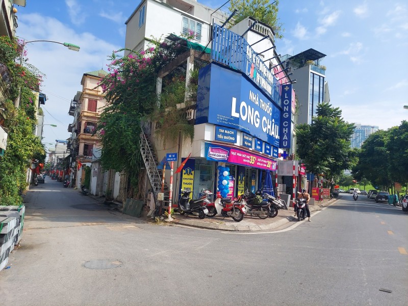 BÁN ĐẤT NGỌC THỤY - VỊ TRÍ SIÊU ĐẮC ĐỊA - 2 BƯỚC CHÂN RA HỒ - Ô TÔ ĐỖ CỬA , VÀO NHÀ, 10m RA Ô TÔ TRÁNH - GẦN NGAY PHỐ..