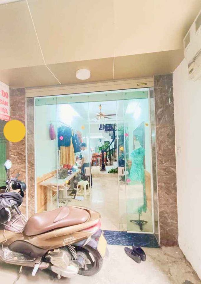 BÁN NHÀ PHỐ TÔN ĐỨC THẮNG TRUNG TÂM QUẬN ĐỐNG ĐA DT:36M2 4 TẦNG 4 NGỦ GIÁ: 4.3 TỶ NGÕ THÔNG KINH DOANH BUÔN BÁN MỞ.