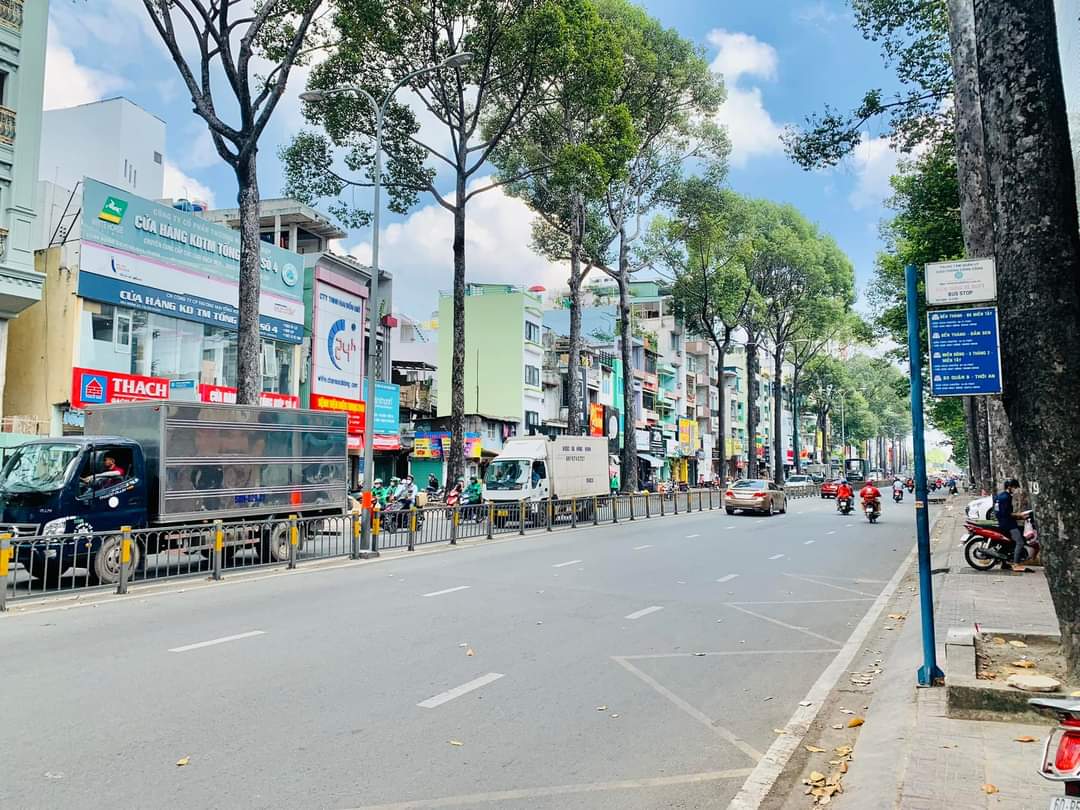 Hiếm Mặt Tiền Đường Ba Tháng Hai - 4 tấm Thang Máy KD Đỉnh.