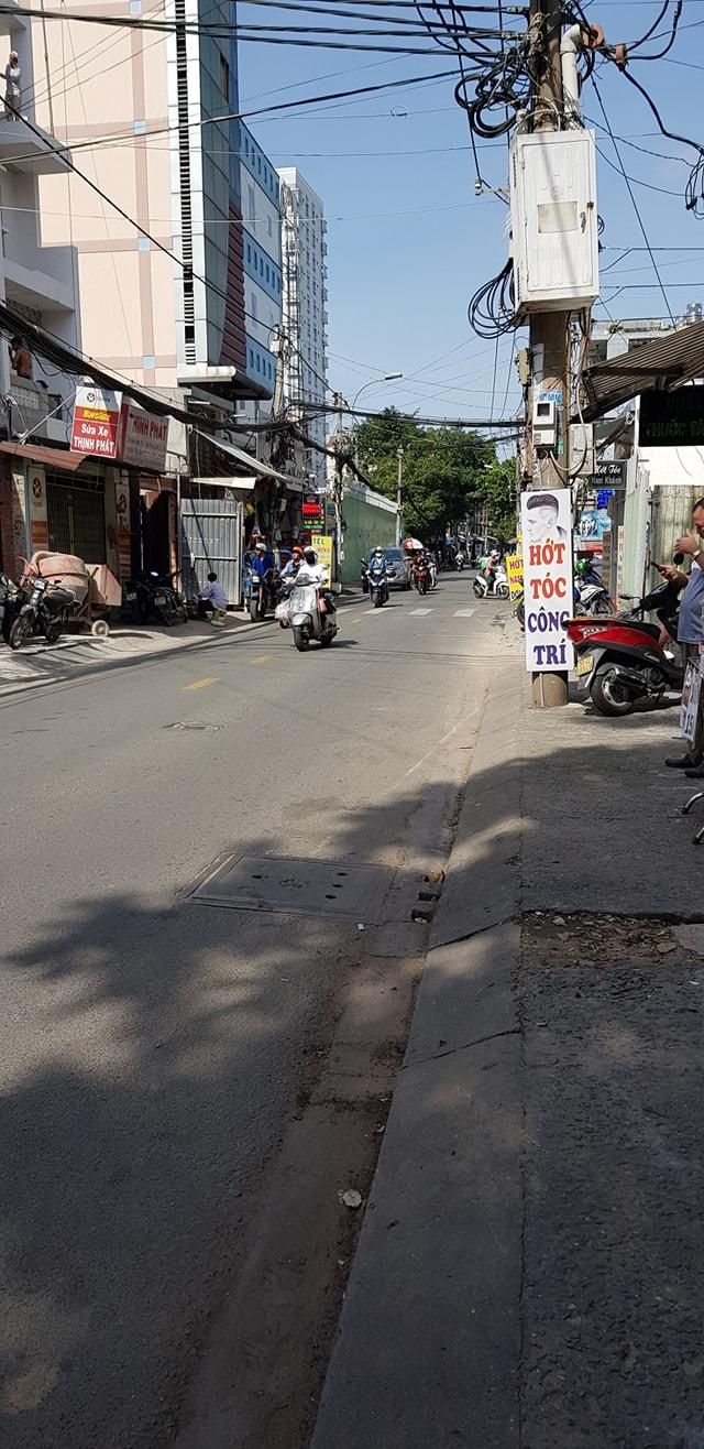 Ngộp Mặt Tiền Phú Trung - Tân Phú - 4x17m - Kinh Doanh tốt.