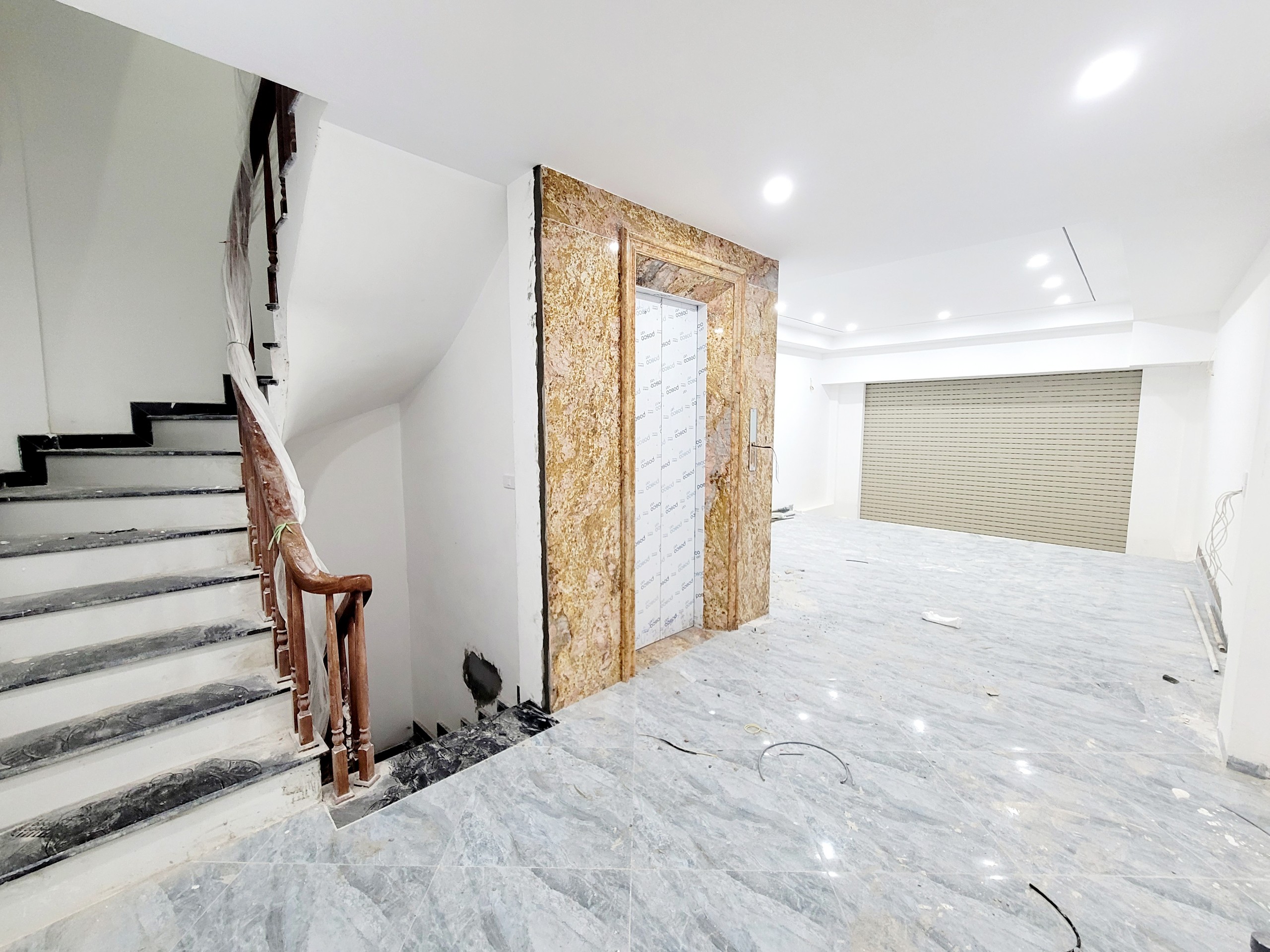 TRUNG TÂM ĐỐNG ĐA, 7 TẦNG, THANG MÁY, MỚI KINGKONG, MẶT NGÕ, KINH DOANH, NGÕ THÔNG, NỞ HẬU SIÊU ĐẸP..