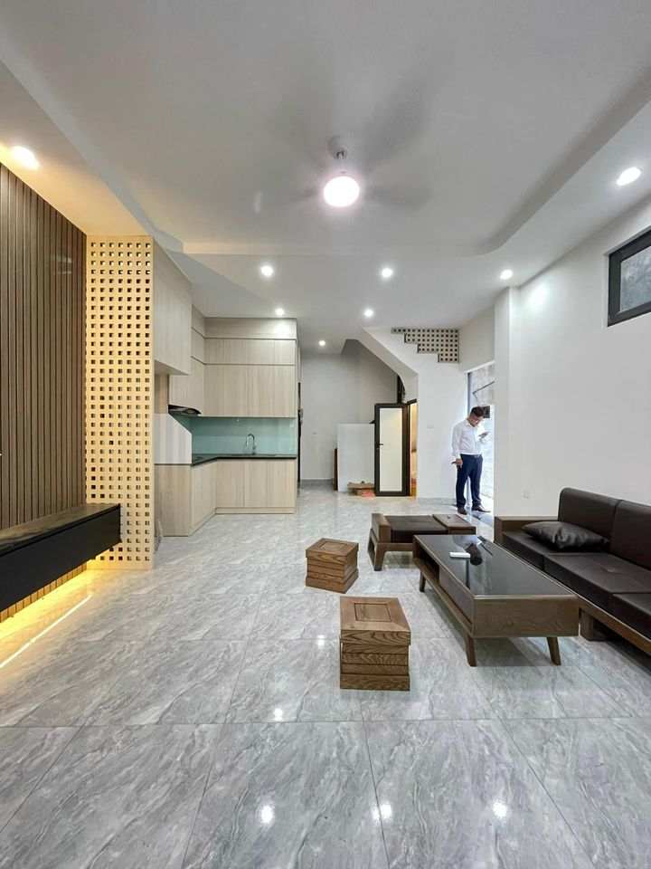 Bán nhà phố Lê Trọng Tấn, Thanh Xuân, thang máy, gần ô tô, ở ngay 6 tầng 41m2 giá 8 tỷ.