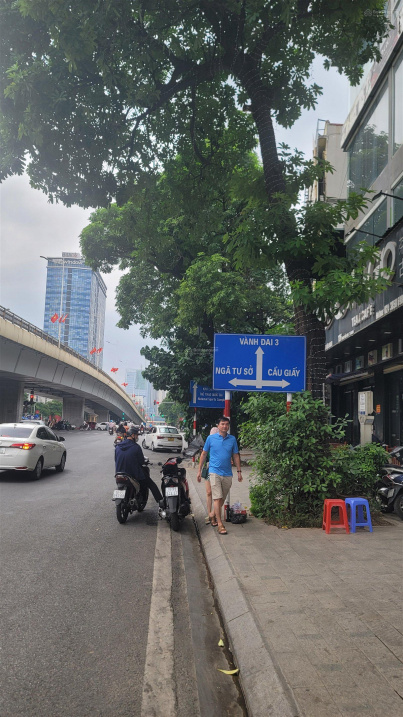 Cần bán gấp mặt phố Trường Chinh, 65m2 xây 4 tầng cũ. Chỉ 14 tỷ. Kinh doanh, Vỉa hè.