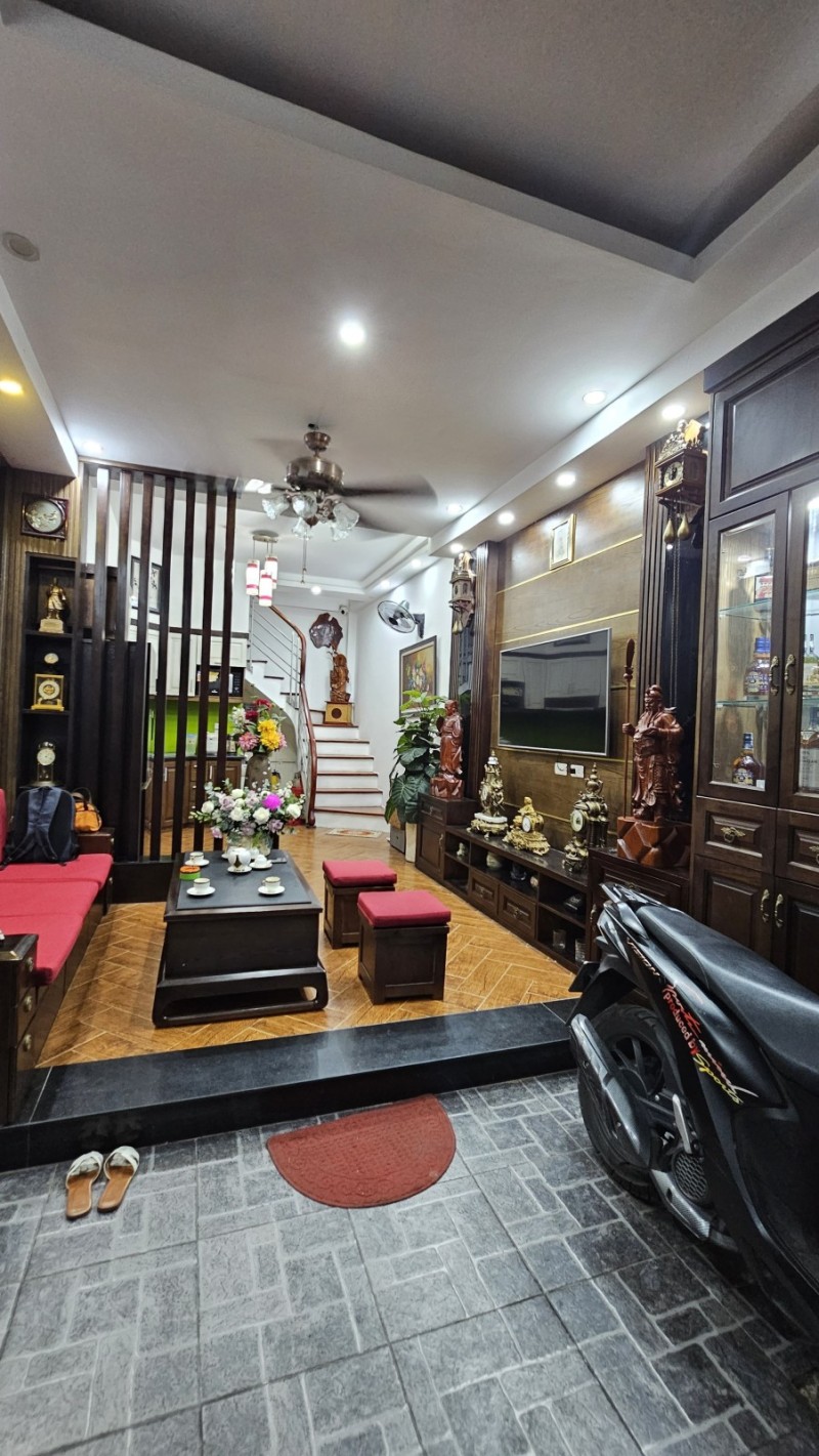 BÁN NHÀ TRẦN THÁI TÔNG, 40M, 5 TẦNG, MT 4.1M, LÔ GÓC, Ở SƯỚNG, TẶNG NỘI THẤT, 5.95 TỶ.