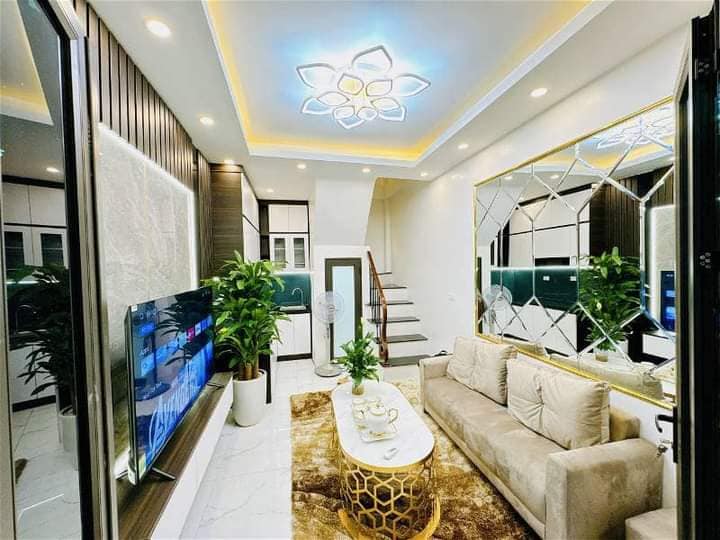 NHÀ MỚI ĐẸP GẦN ROYAL CITY NGÃ TƯ SỞ 4 TẦNG GIÁ:2.8 TỶ MẶT NGÕ THÔNG KINH DOANH BUÔN BÁN 20M RA ÔTÔ TRÁNH PHỐ KHƯƠNG