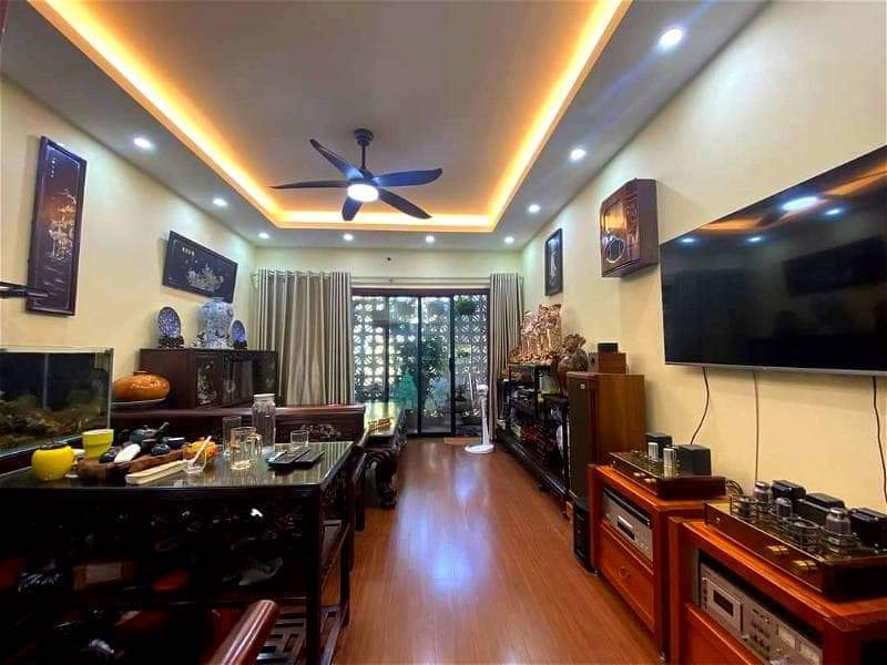 Nhà MẶT PHỐ phường Tràng Tiền, Hoàn Kiếm, 37m2, mặt tiền 3.6m, giá 16 tỷ, Kinh doanh, Ô tô tránh, Lô góc