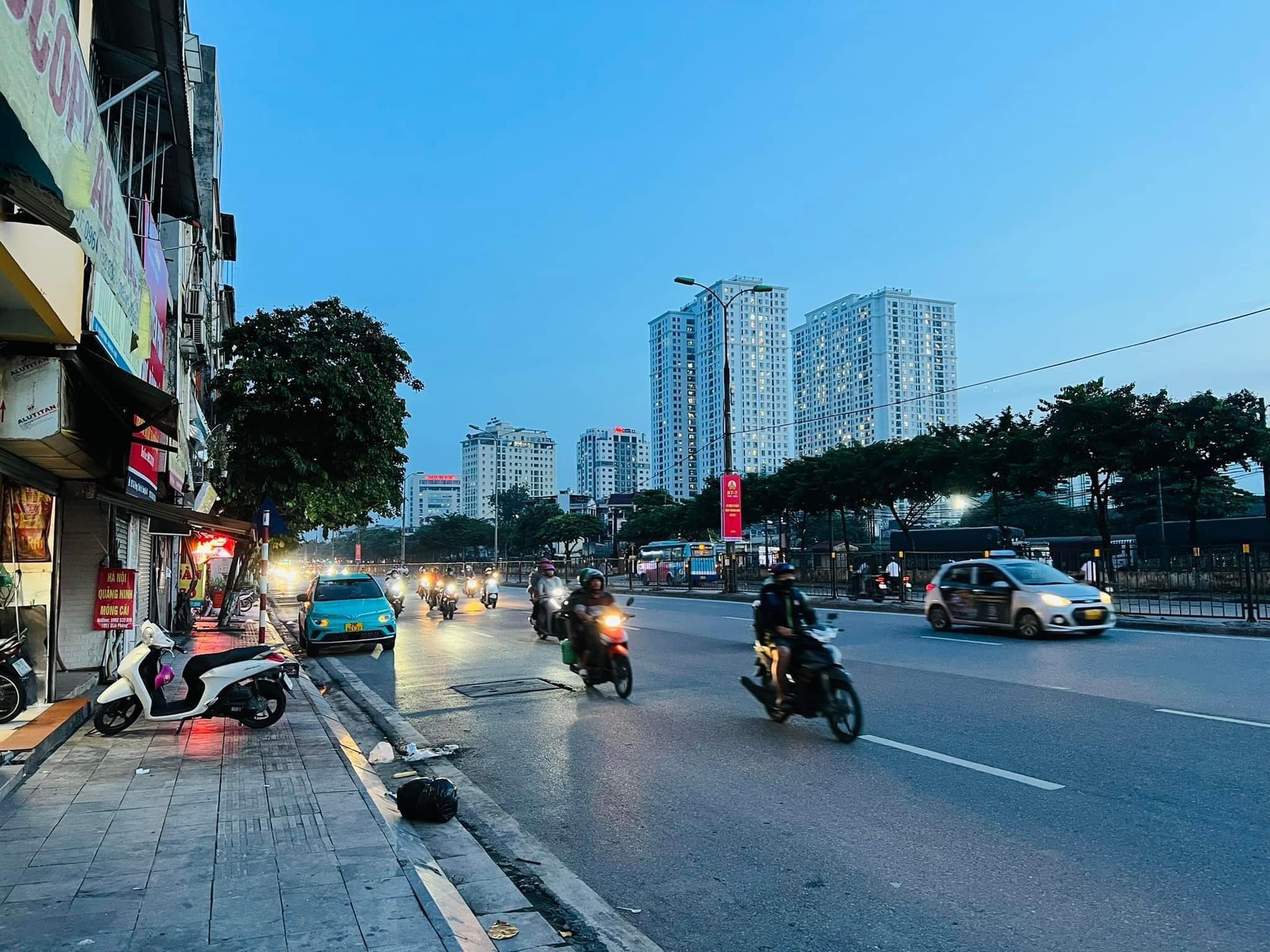 Bán đất Gải Phóng, Hoàng Mai, tặng nhà cấp 4, ngõ ô tô tránh, kinh doanh, chỉ có 2 tỷ 800.