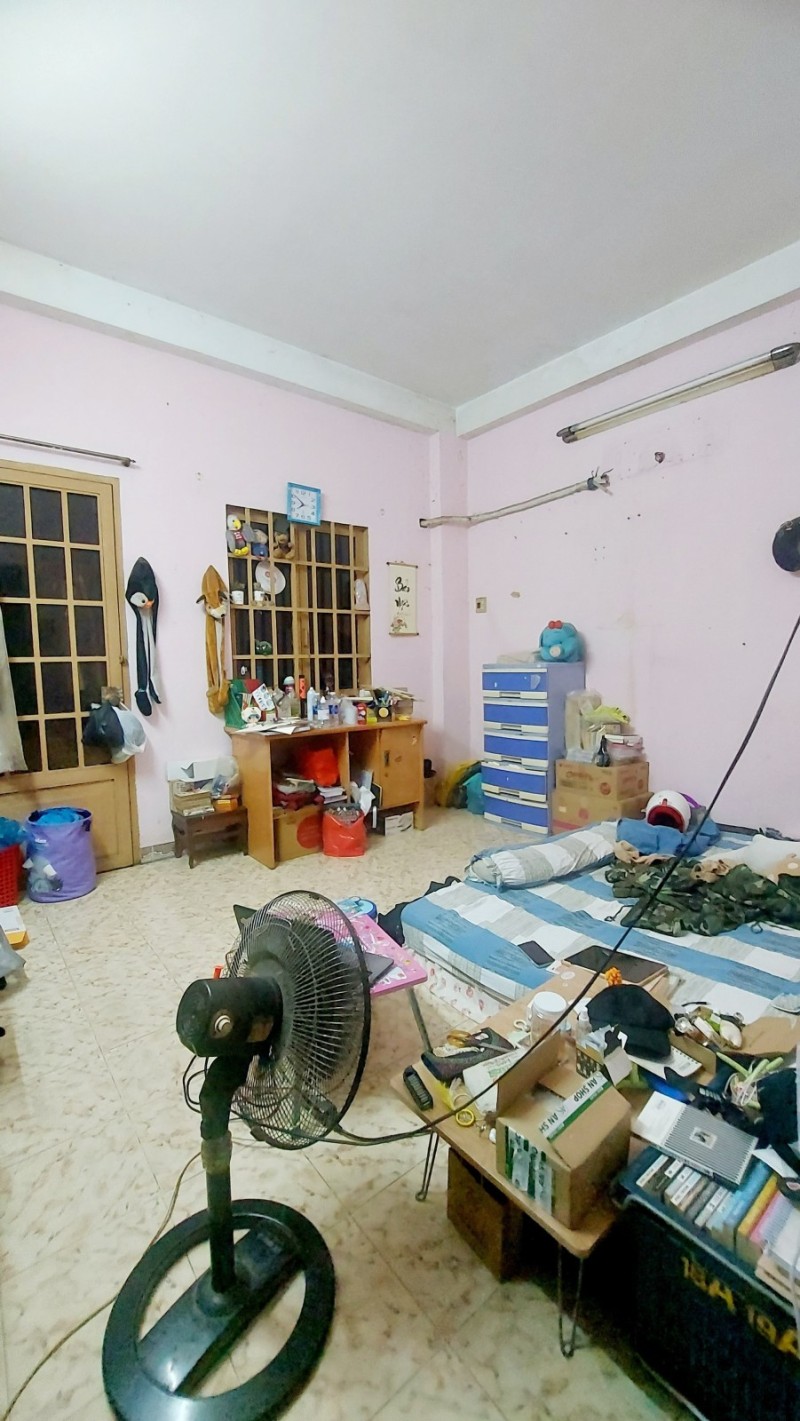 Bán nhà sát HXH Lạc Long Quân, Tân Bình, 56m2, ngang 4m, chỉ 4 tỷ nhỉnh.