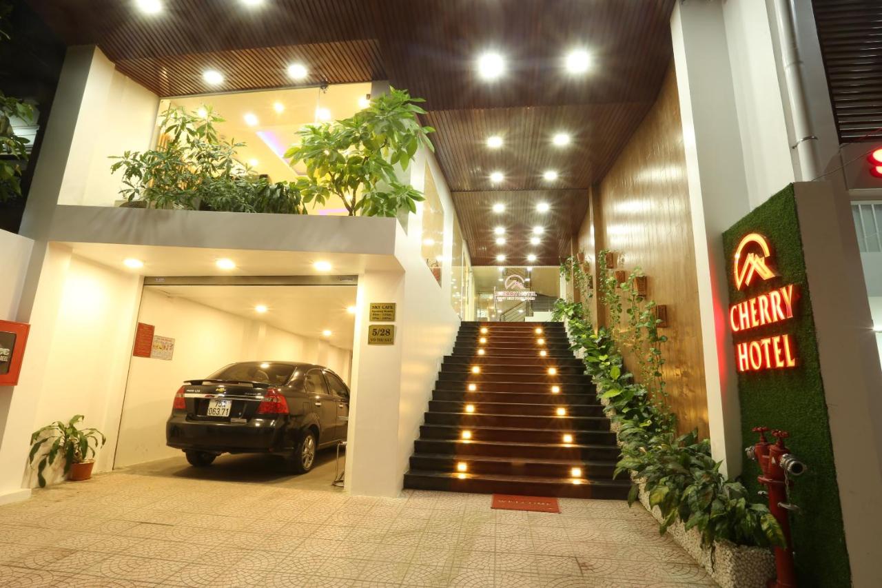 Bán khách sạn TP Huế, phố Võ Thị Sáu,195m2 x 6 tầng, thang máy, có 30 phòng cho thuê (miễn TG).