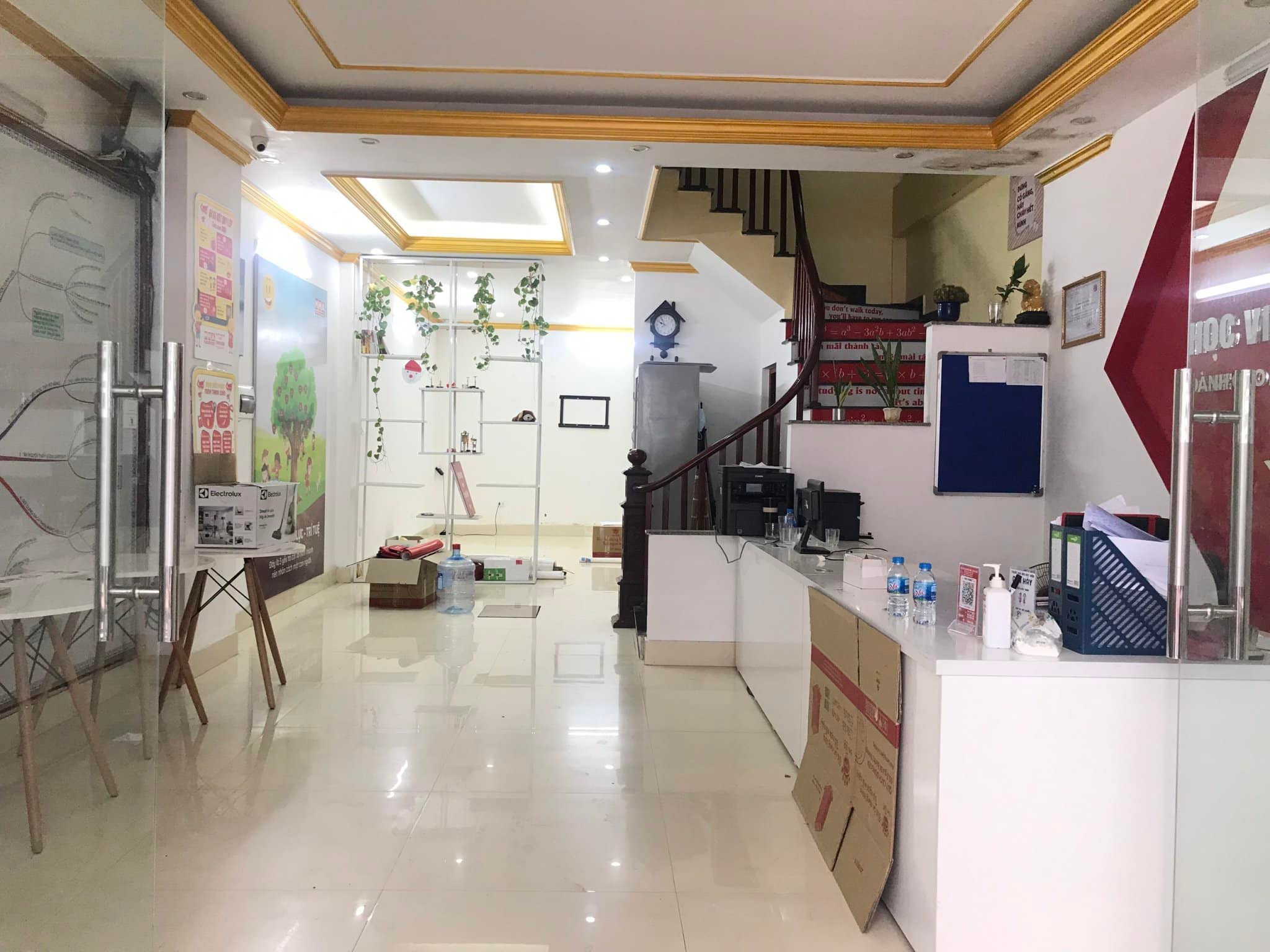 Cho thuê nhà mặt phố Xuân Quỳnh, Cầu Giấy. DT 100m x 5 tầng, mặt tiền 6m. Giá 40tr/th.