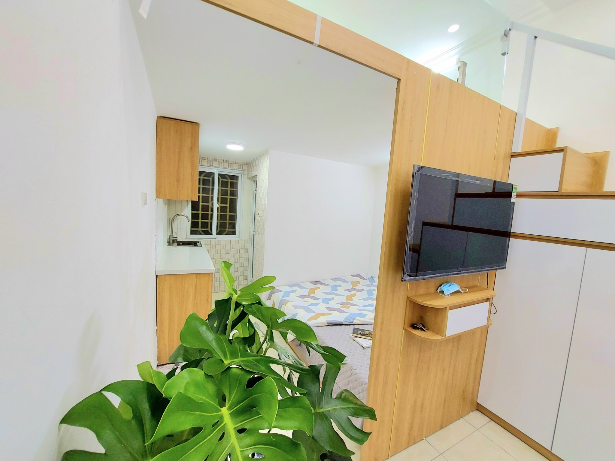 Bán nhà tập thể tầng 1, kinh doanh, ô tô đỗ cửa, DT sàn 30m2, phố 8/3-Quỳnh Mai. 1,55 tỷ.