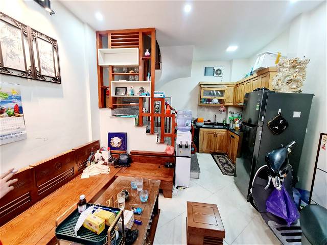 Bán nhà riêng quận Hoàng Mai, phố Thịnh Liệt diện tích 30m2, 6 tầng, Ô tô đỗ cổng