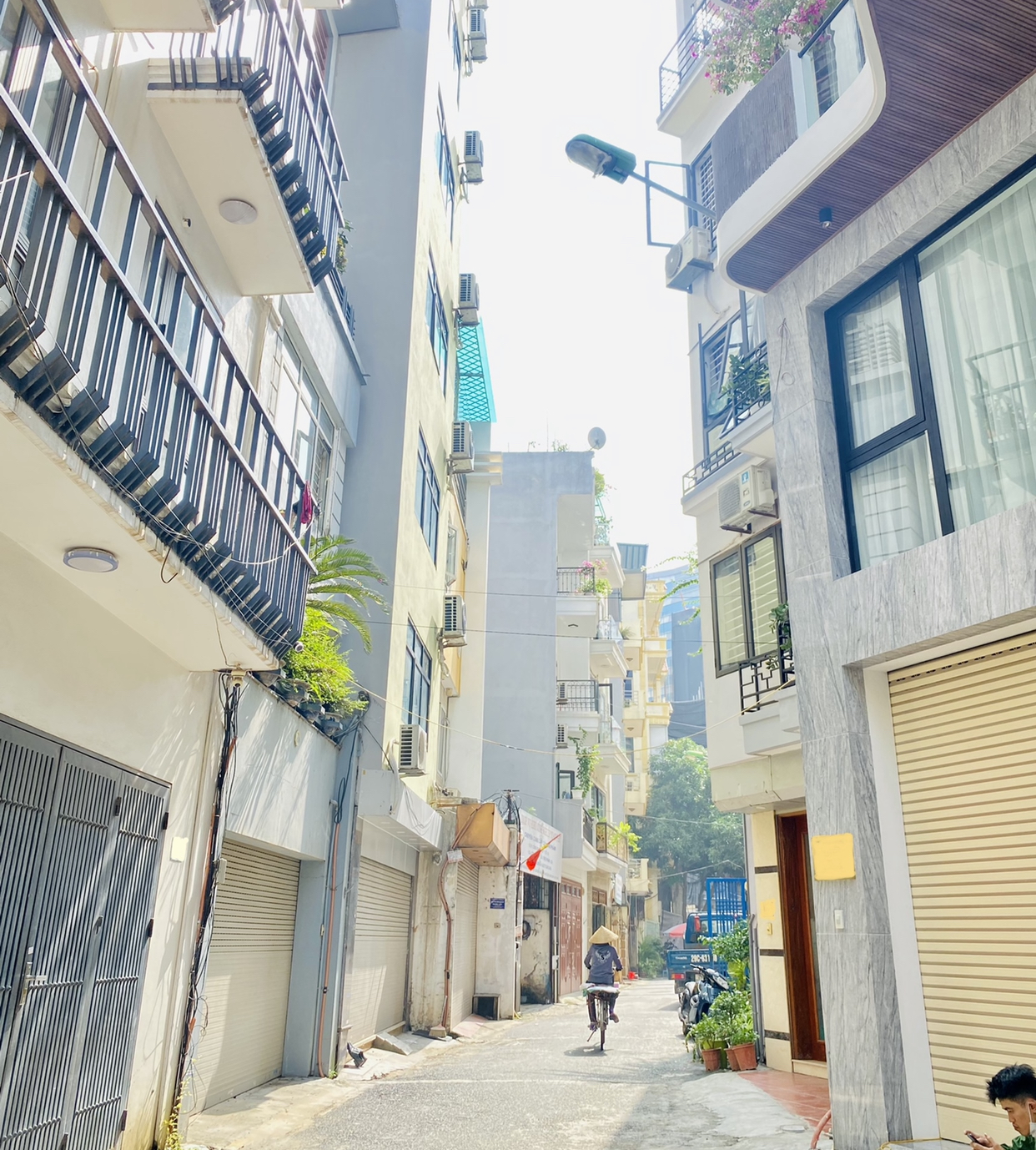 Siêu phẩm ! Bán nhà 7tầng Nguyễn Văn Cừ, sát phố, Ngõ oto tránh, thang máy DT:75m MT:6.1m.