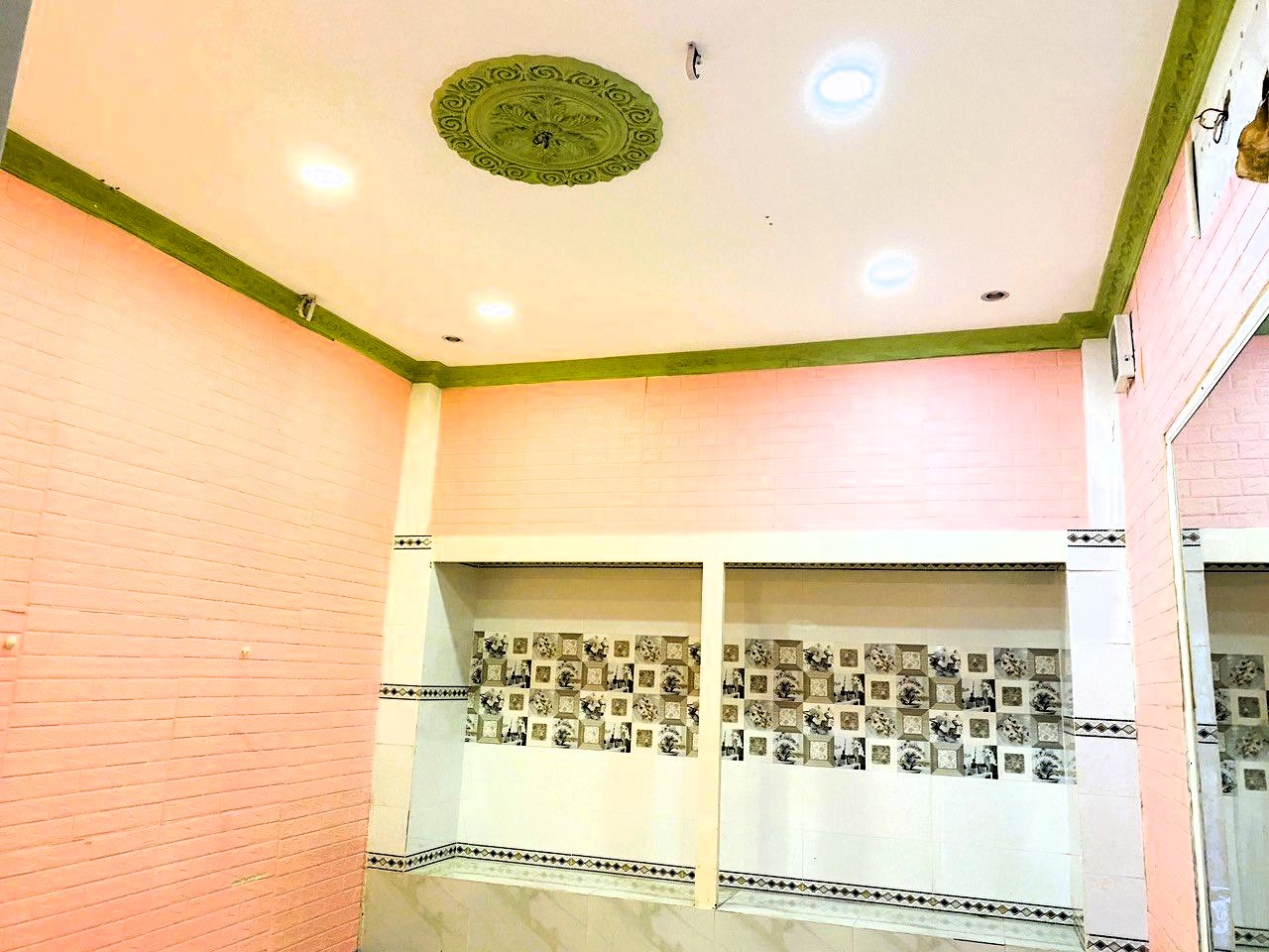 Cho thuê nhà 1T1L 3pn 100m2 mặt tiền đường số 10 Linh Đông.