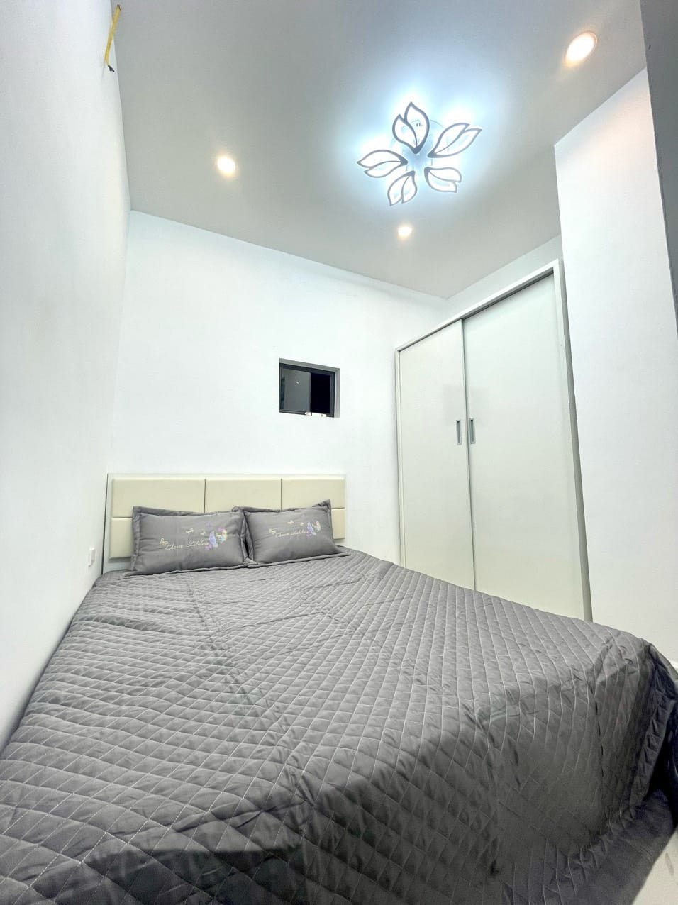 BÁN NHÀ 15M2 GIÁ 1.75 TỶ SỔ ĐỎ RIÊNG QUẬN HAI BÀ TRƯNG - NGÕ THÔNG RỘNG - 15 MÉT RA PHỐ 3 TẦNG .