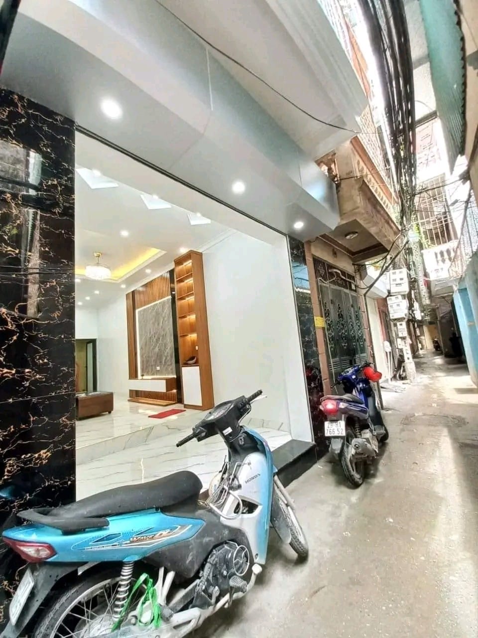 CHỦ CẦN BÁN GẤP NHÀ NHÀ ĐẸP THIẾT KẾ 3 TẦNG 4 PHÒNG NGỦ DT: 38M2 MẶT NGÕ KINH DOANH TẠP HÓA ,CẮT TÓC, SAPA.