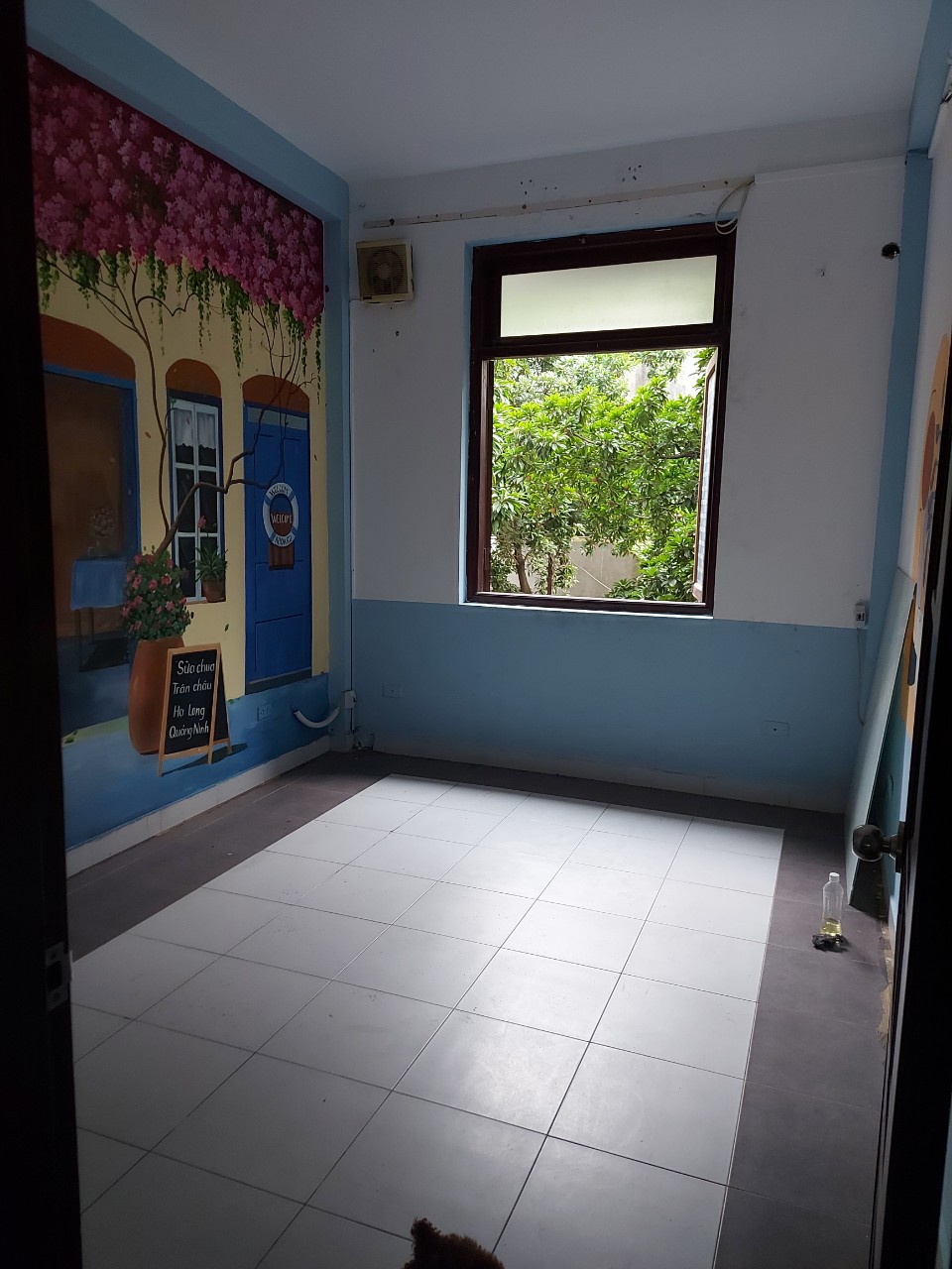 Cho thuê nhà nguyên căn ngõ Lạc Long Quân Tây Hồ 122m2.