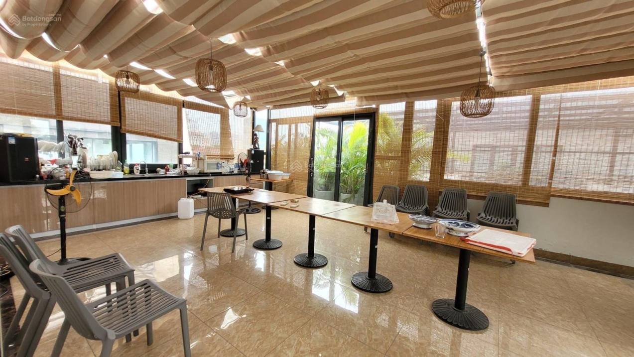 Bán nhà mặt phố Nguyễn Công Hoan, Ba Đình, lô góc, cho thuê 60tr/tháng, 58m, MT 12m, 19 tỷ.