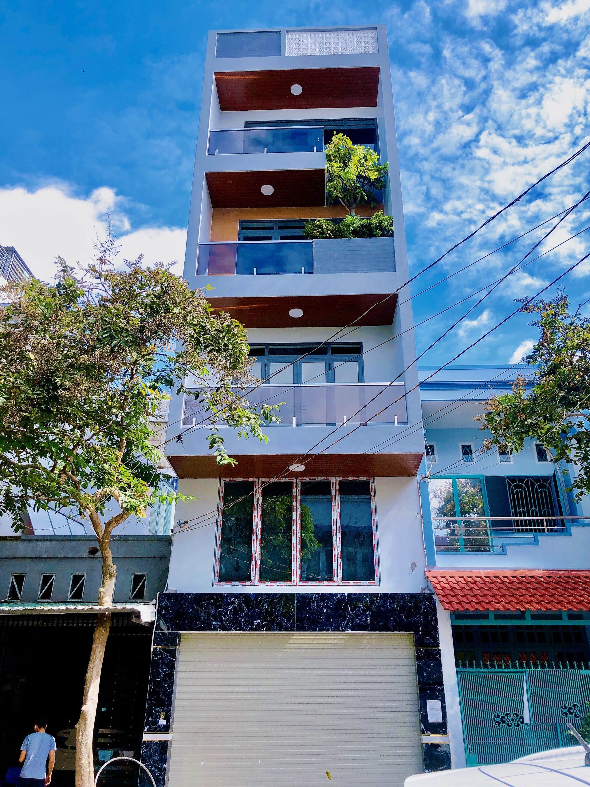 Bán nhà mặt tiền đường Đỗ Bí,DT:4.6x22m đúc 5 lầu nhà mới giá 17 tỷ.