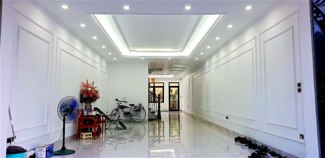 Bán nhà MP Nguyễn Đình Hoàn – vỉa hè –kinh doanh 62m x6T 18.7tỷ.