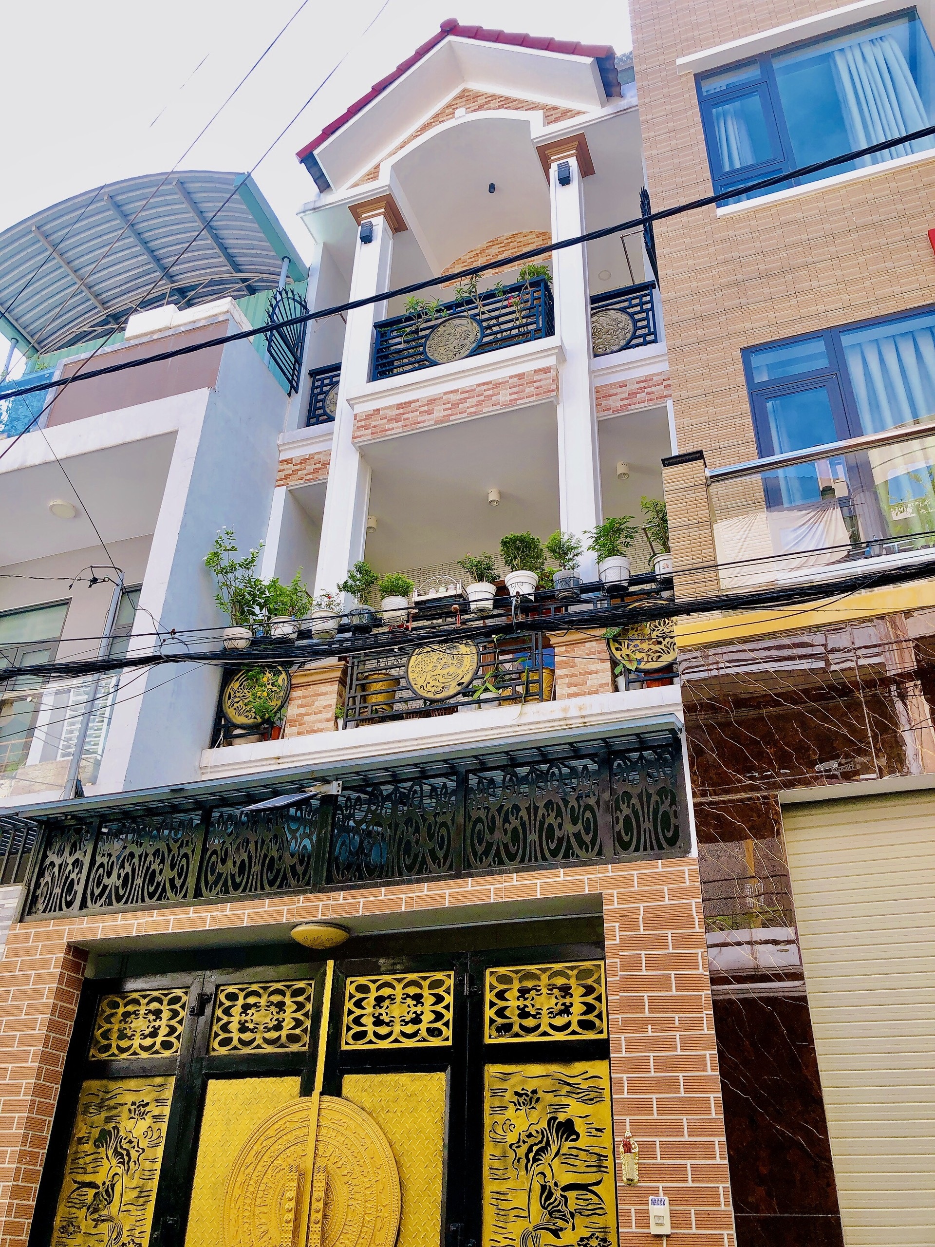 Bán nhà hẻm xe hơi 8m thông đường Vườn Lài,DT:4x19m đúc 3 lầu nội thất cao cấp giá 9 tỷ.