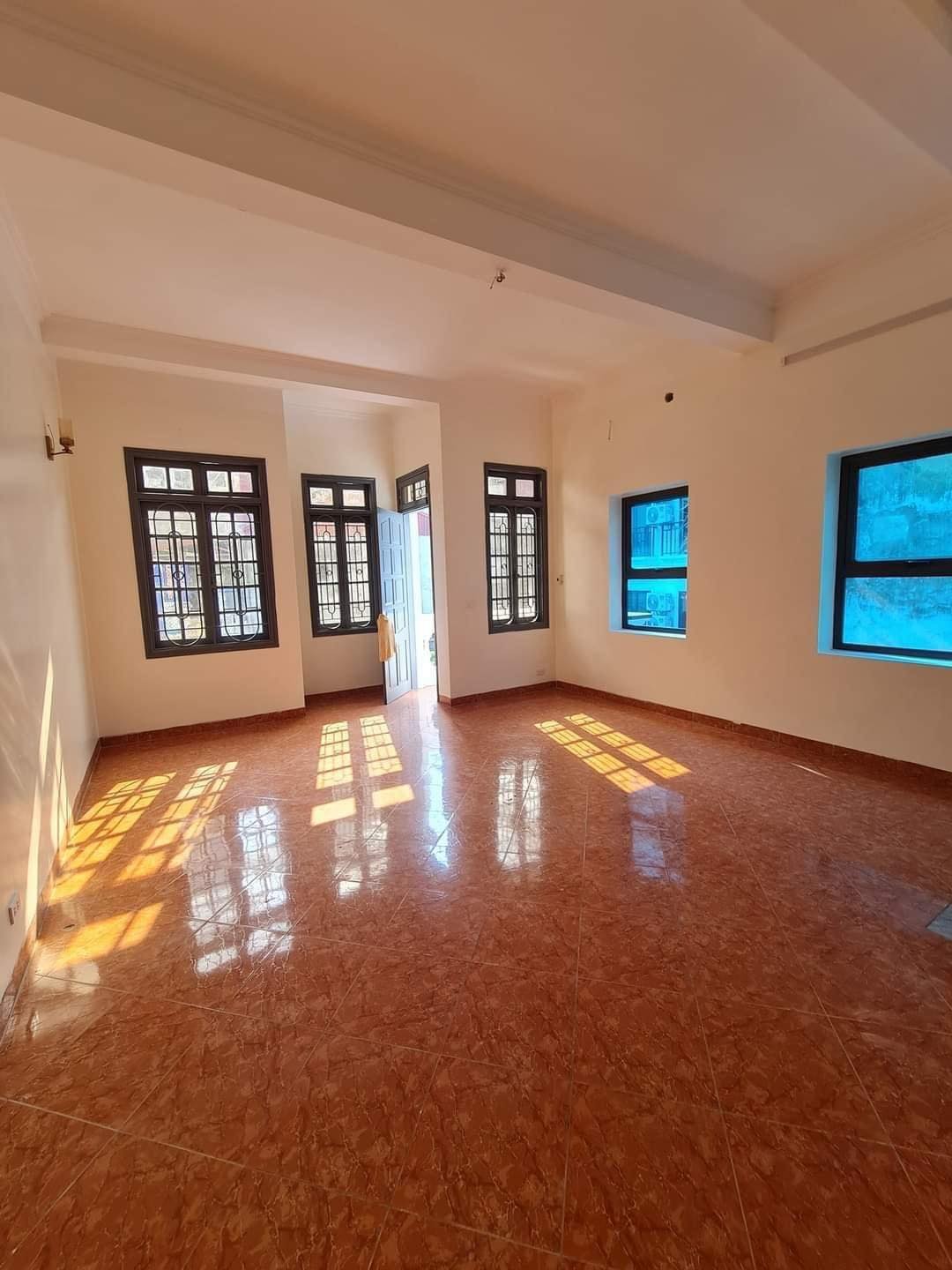 Cần bán nhà vũ ngọc phan đống đa 62m2 mặt tiền 5,3m, giá hơn 6 tỷ