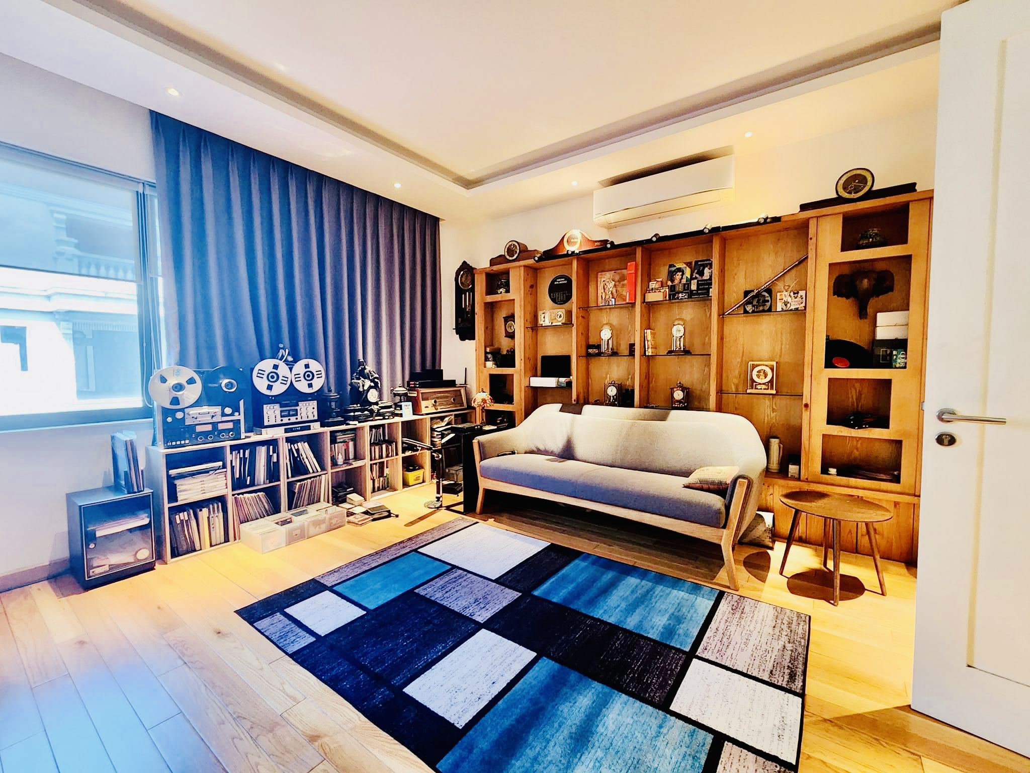 Quá Bất Ngờ! Bán căn biệt thự sân vườn ở Tư Đình Long Biên Giá Hấp Dẫn. DT 180m2 x 6.1m..