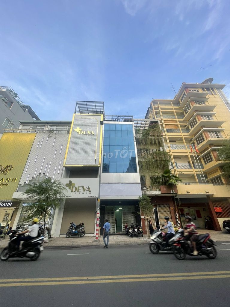 900m2