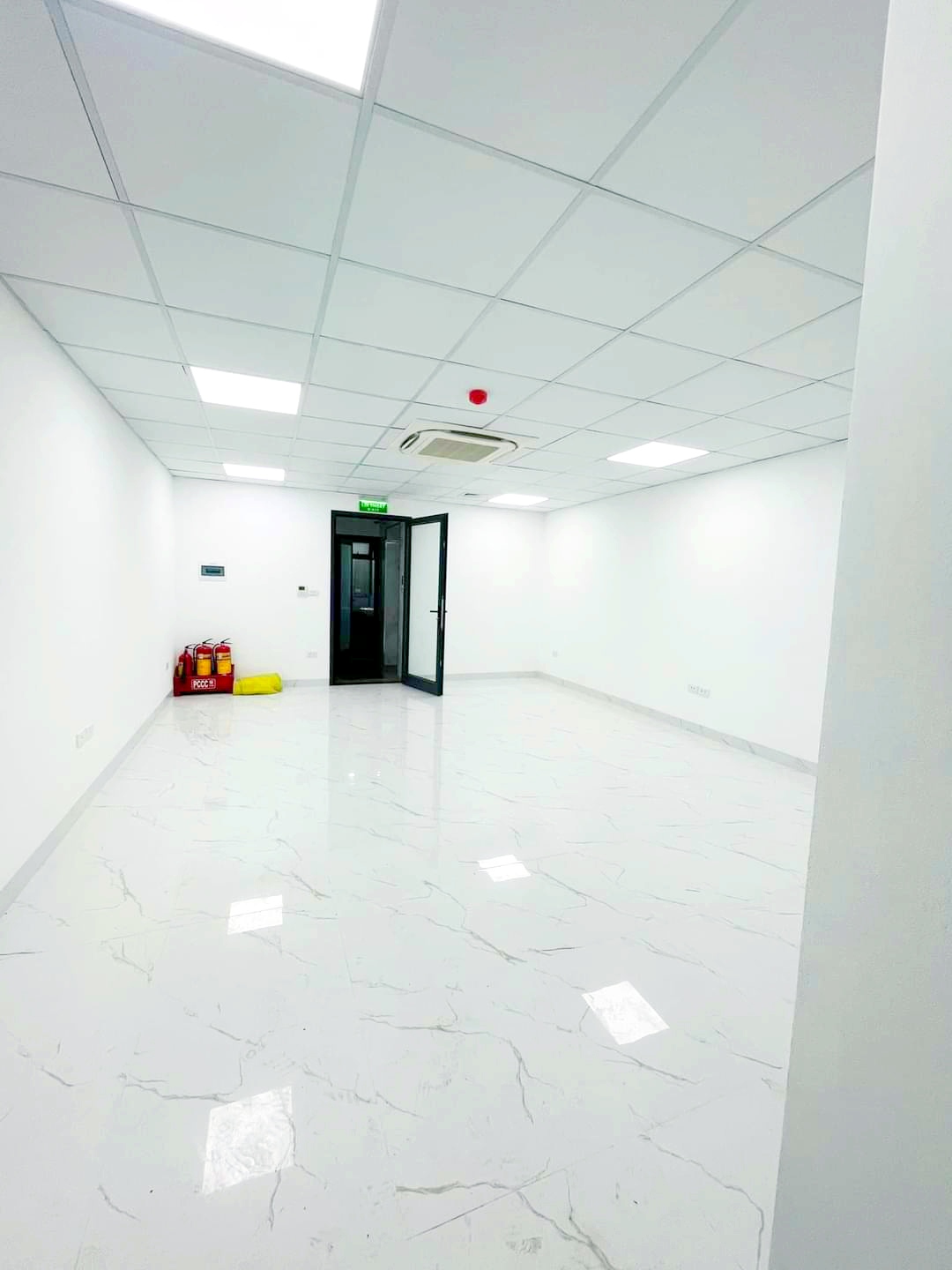 Bán nhà mặt phố Yên Phụ - Diện tích 85m2 - Mặt tiền 5.8m - Kinh doanh cực tốt.