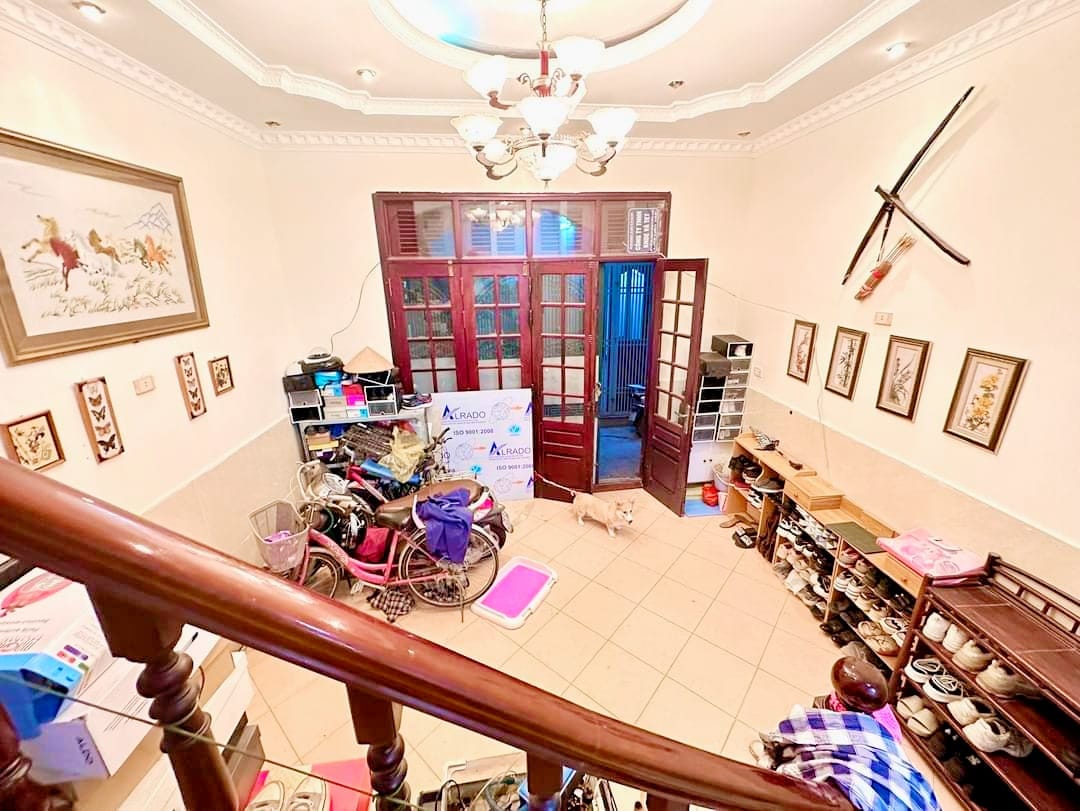 GIA ĐÌNH BÁN NHÀ 5 TẦNG TRUNG TÂM QUẬN ĐỐNG ĐA DT:40M2 6 NGỦ MT:4.5M NGÕ THÔNG TỨ TUNG - DÂN TRÍ CAO - GẦN NHIỀU TRƯỜNG.