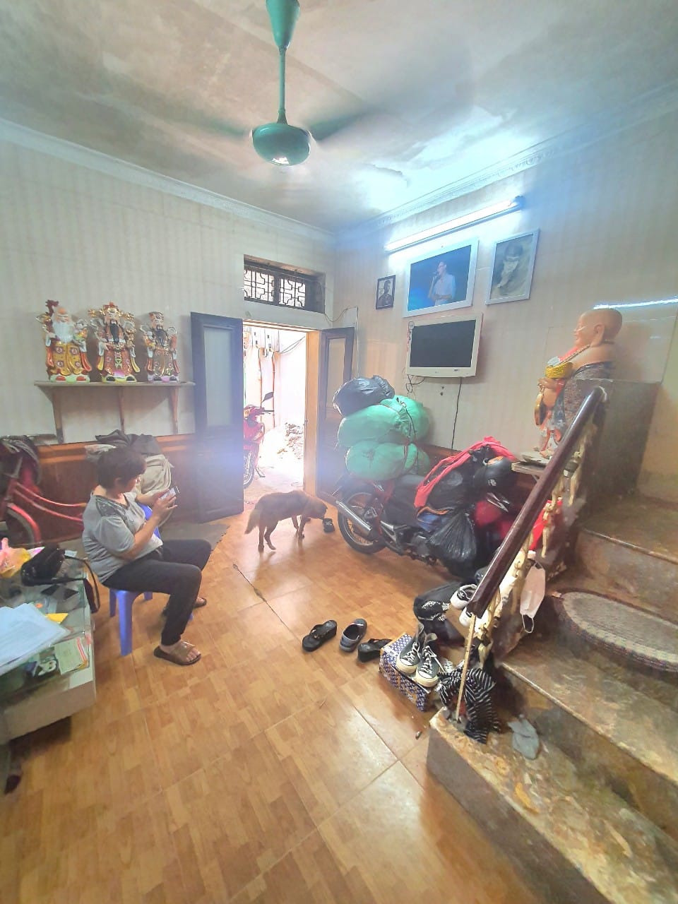 NHÀ 3 TẦNG GIÁ 1.99 TỶ DT:23M2 SỔ ĐỎ GẦN HỒ LINH QUANG TRUNG TÂM QUẬN ĐỐNG ĐA HÀ NỘI.