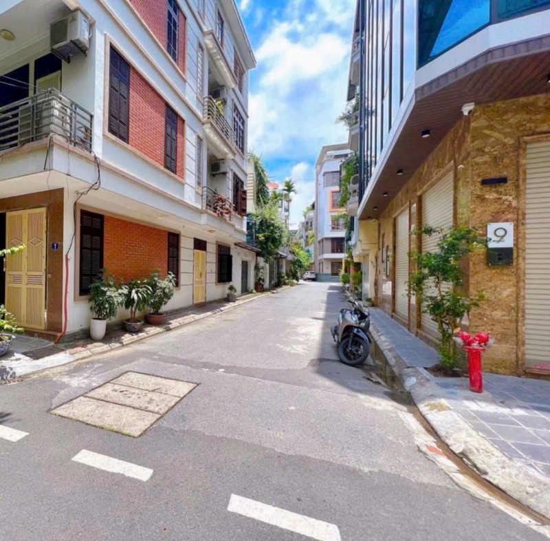 NHÀ ĐẸP NGUYỄN VĂN CỪ - FULL NỘI THẤT - PHÂN LÔ - Ô TÔ TRÁNH - GARA 7 CHỖ - TRUNG TÂM GIA THỤY.