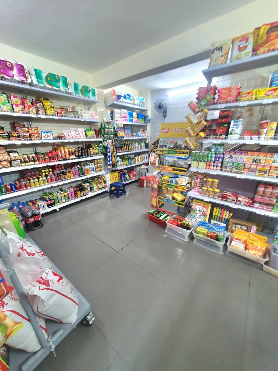 MẶT NGÕ THÔNG KINH DOANH BUÔN BÁN ,GIÁ 3.25 TỶ SỞ HỮA NGÔI NHÀ 5 TẦNG MT:4.7M GỒM 3 PHÒNG NGỦ TẦNG 1 KINH DOANH TẠP HÓA.