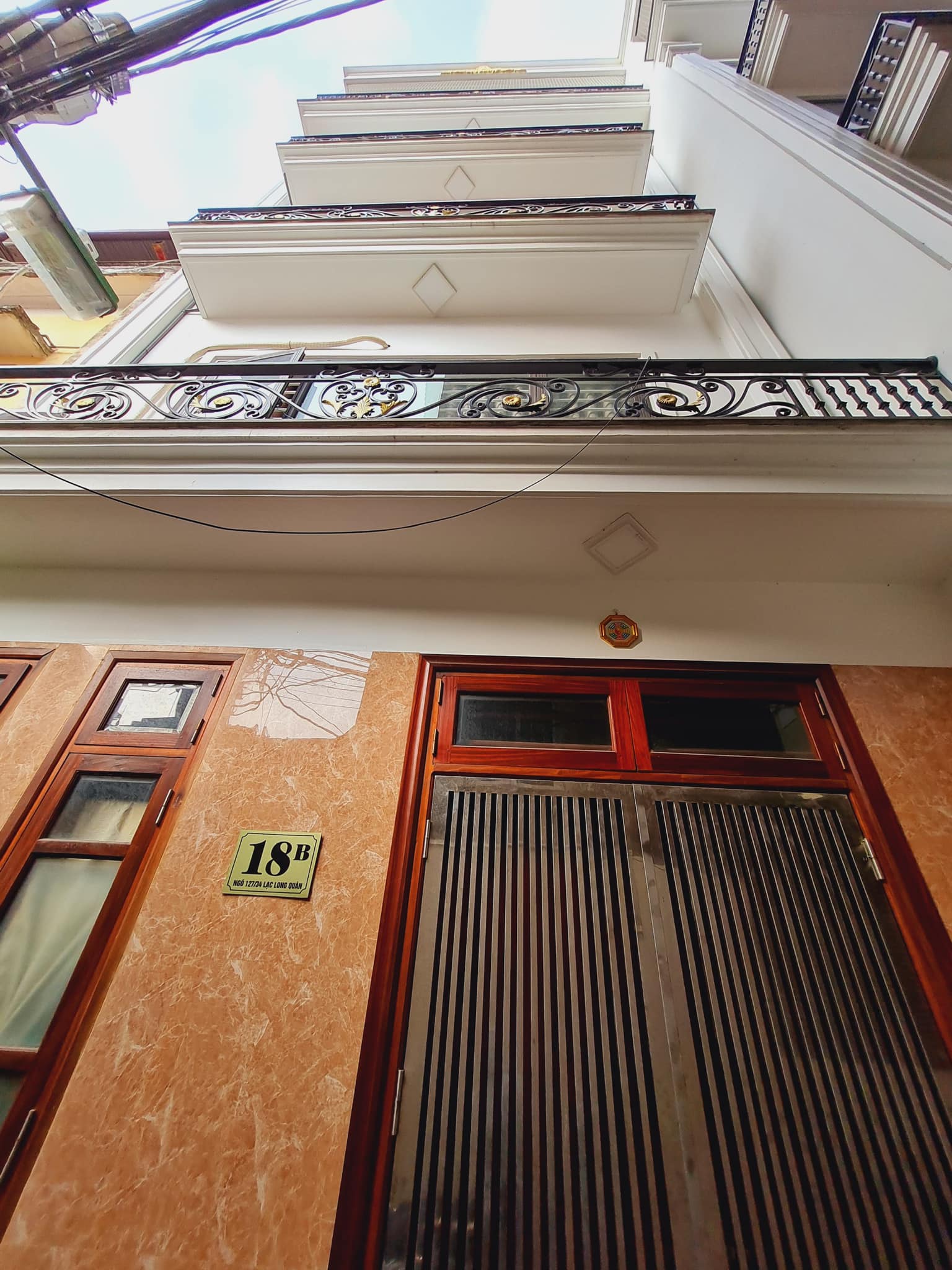 Bán nhà 127 Lạc Long Quân, Cầu Giấy 38m2, 5 tầng đẹp cạnh Ô tô chỉ với 5 tỷ.