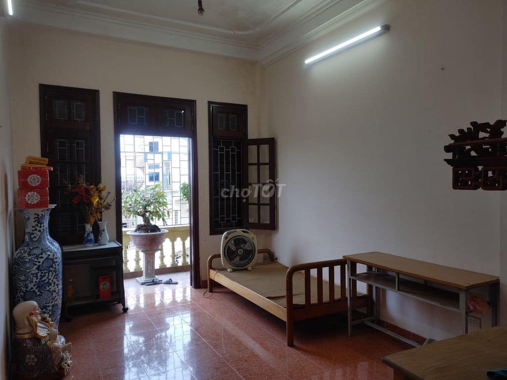 Bán nhà ngõ 38 Khúc Thừa Dụ, Cầu Giấy 43m2 4tầng đẹp phân lô ngõ nông thoáng